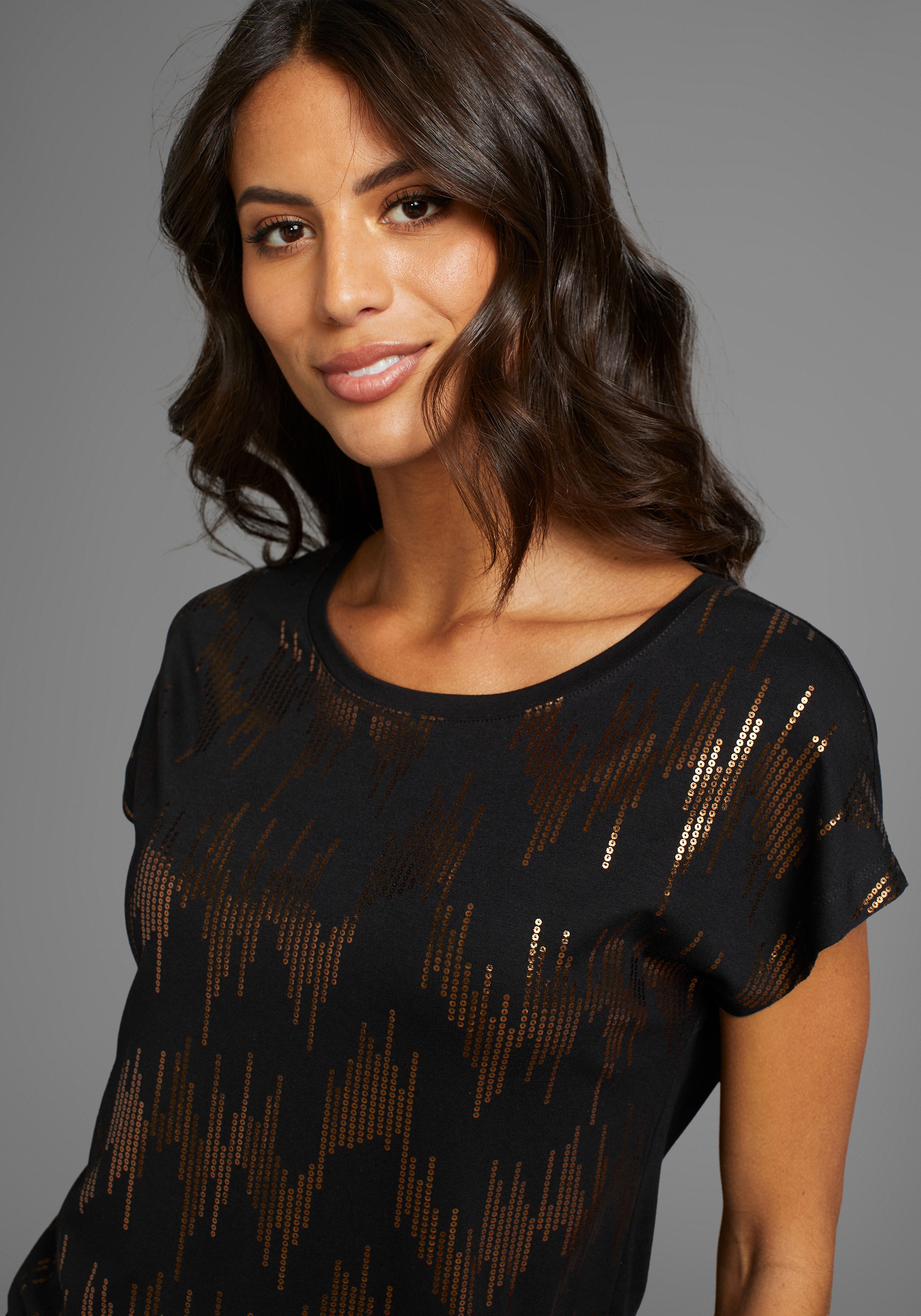 Thumbnail - Laura Scott Rundhalsshirt figurumschmeichelnde Passform, aus elastischem Single Jersey