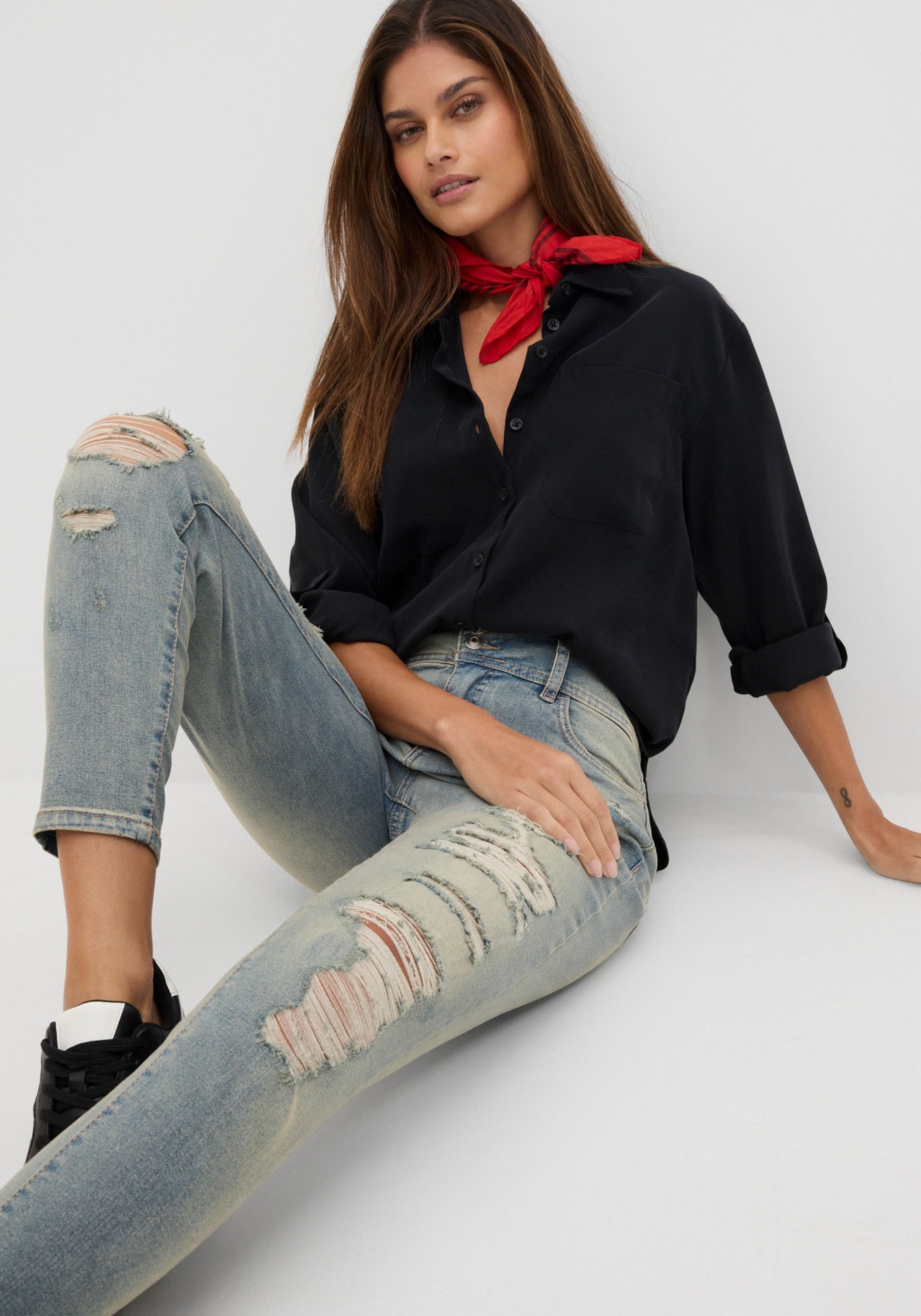 bonprix Skinny-fit-Jeans »Skinny Jeans High Waist, Stretch« Skinny-fit, mit breitem High Waist Bund, coole Destroyed Effekte