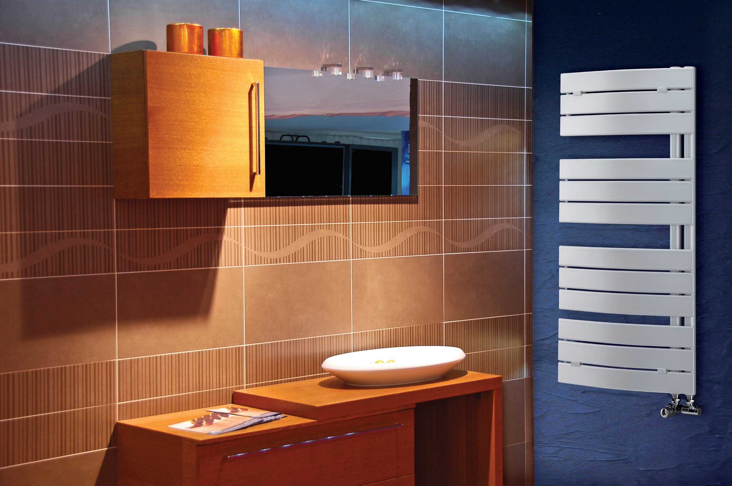 Sanotechnik "Salzburg" Stahlflachröhren gebogen 70x11mm, Handtuchheizkörper