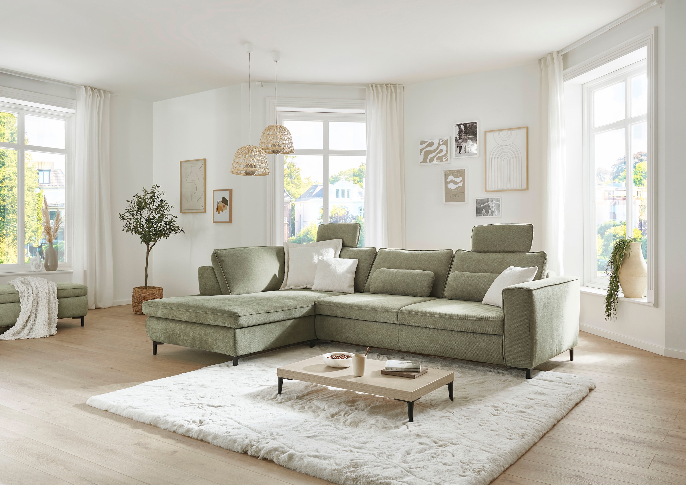Die PlanBar Ecksofa "MP-IN24153, L-Form, Breite 289 cm" wahlweise mit Schlaffunktion und verstellbaren Kopfstützen
