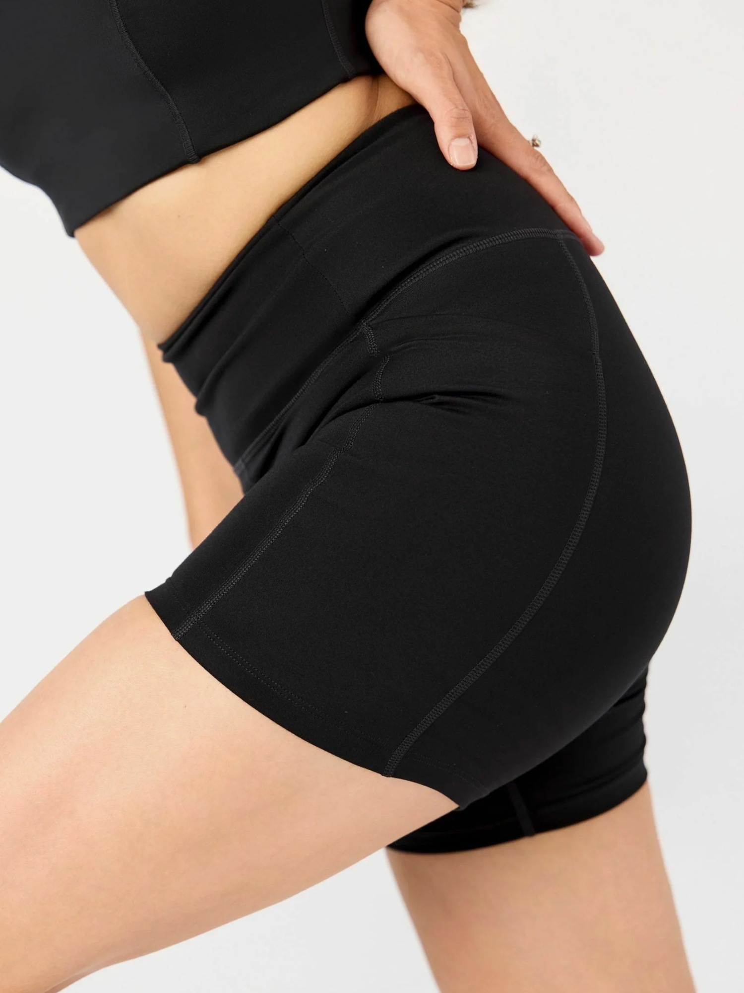 GIRLFRIEND COLLECTIVE Shorts »Girlfriend Collective Shorts Pocket«