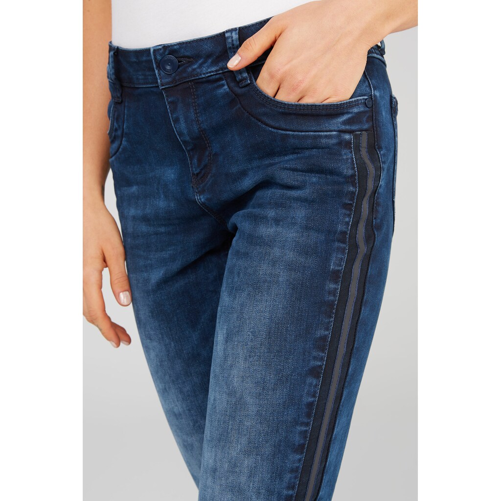 SOCCX Regular-fit-Jeans, mit Streifen-Tapes an den Seiten