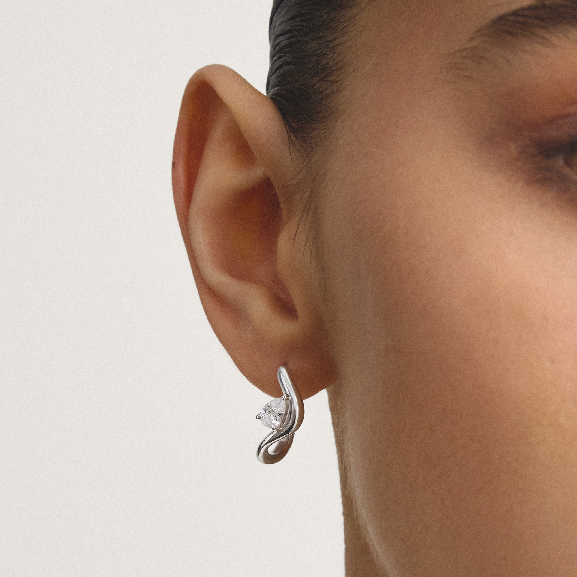 THOMAS SABO Paar Creolen »Fluid Elegance Creolen mit Zirkoniastein« mit Zirkonia (synth.)