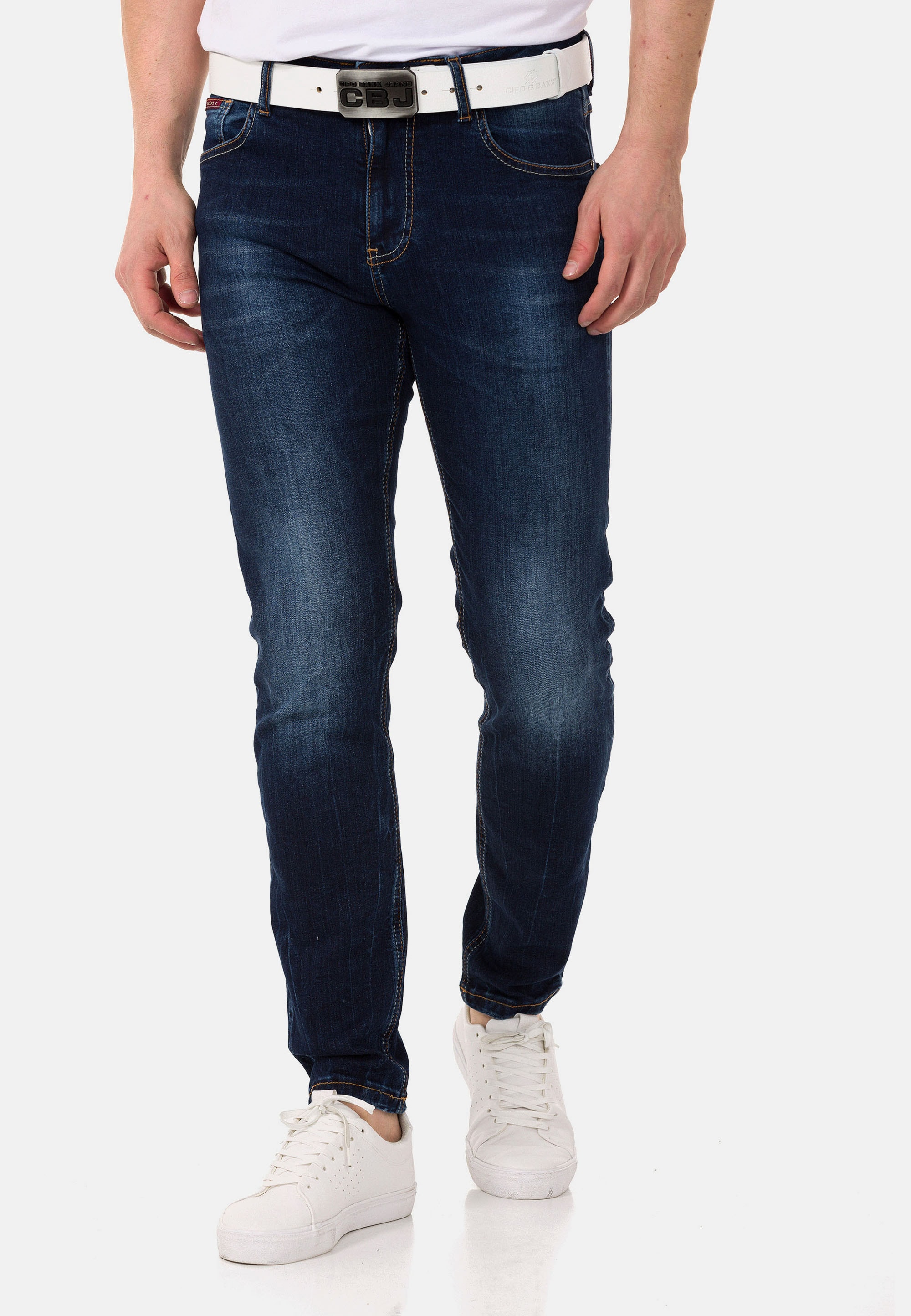 Straight-Jeans, in modernem Look
