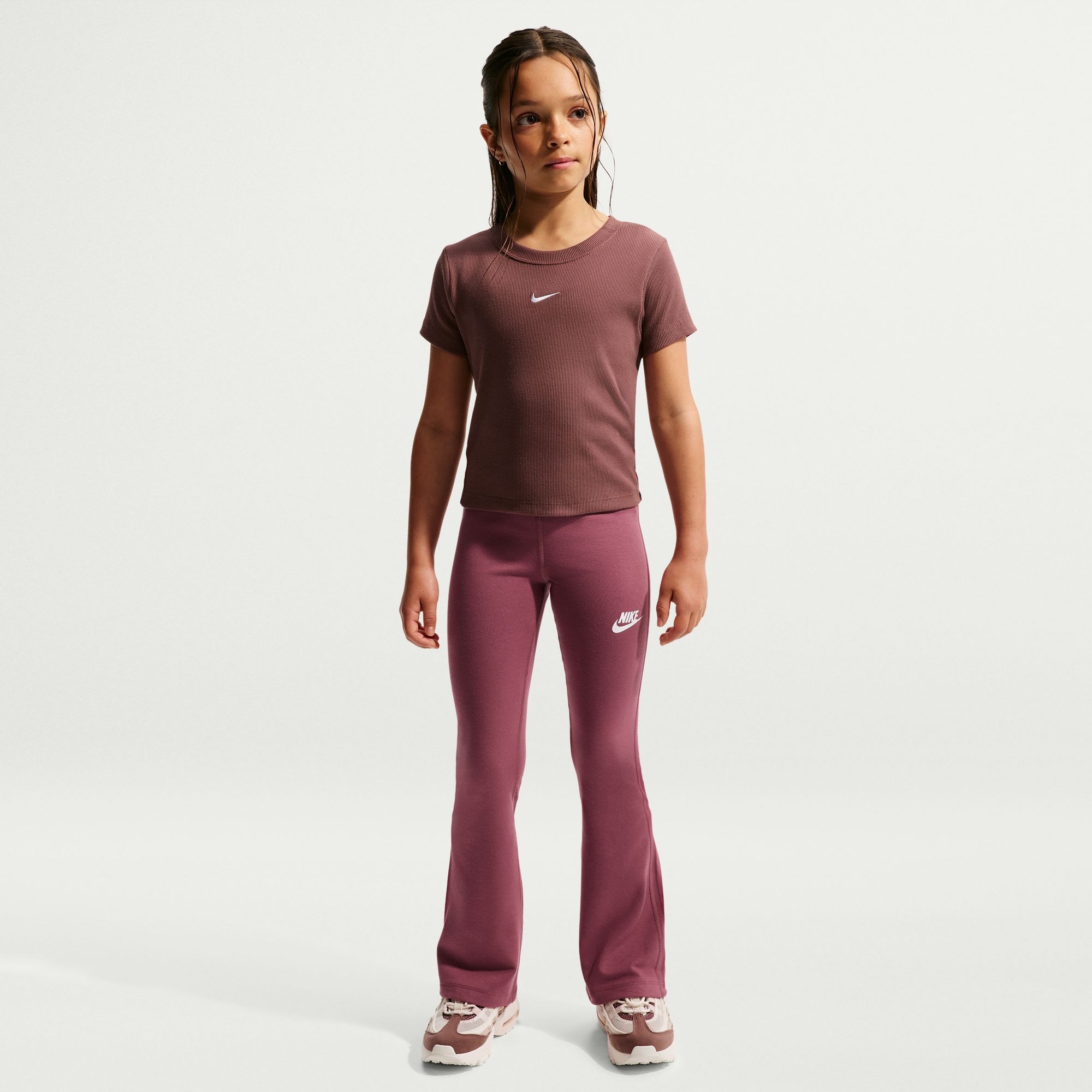 Nike Sportswear Shorts »G NSW CLSSC HR FLARE TGHT LBR«  sportlicher Stil, für Sportmode und Streetwear, vielseitig einsetzbar