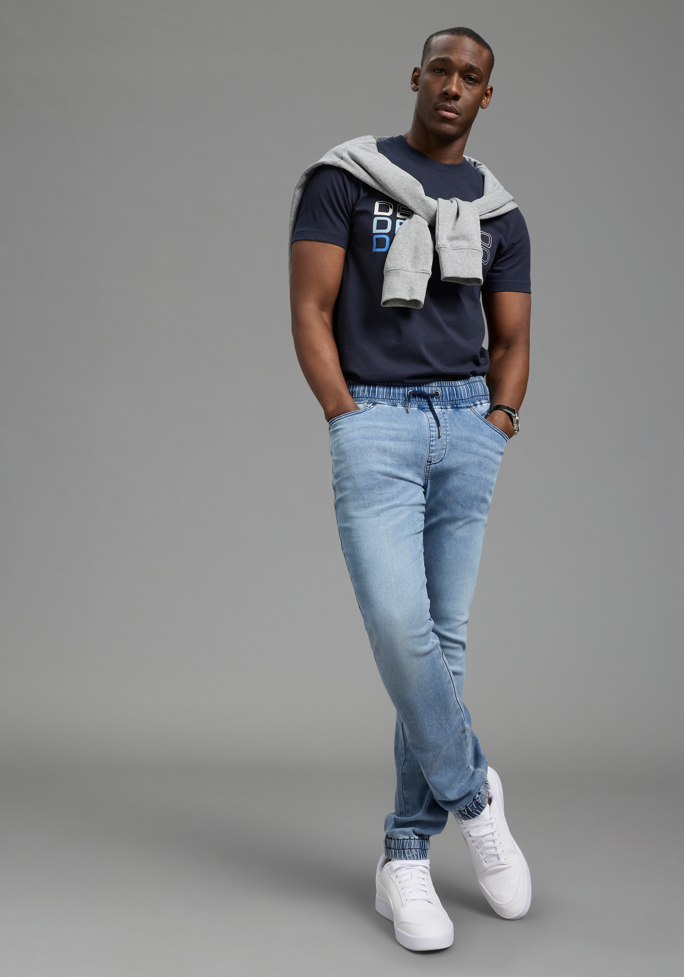 DELMAO Jogg Pants gerade geschnittenes Bein, mit Gummizug am Bund und Beina günstig online kaufen