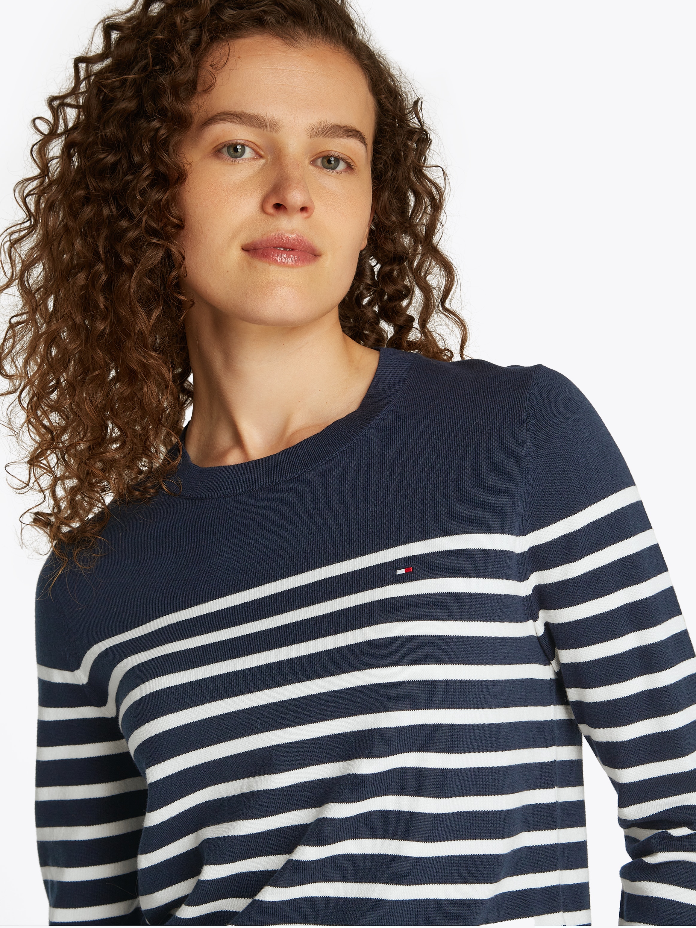 Tommy Hilfiger Rundhalspullover »CO JERSEY STITCH LS C-NK SWT«, mit Logostickerei