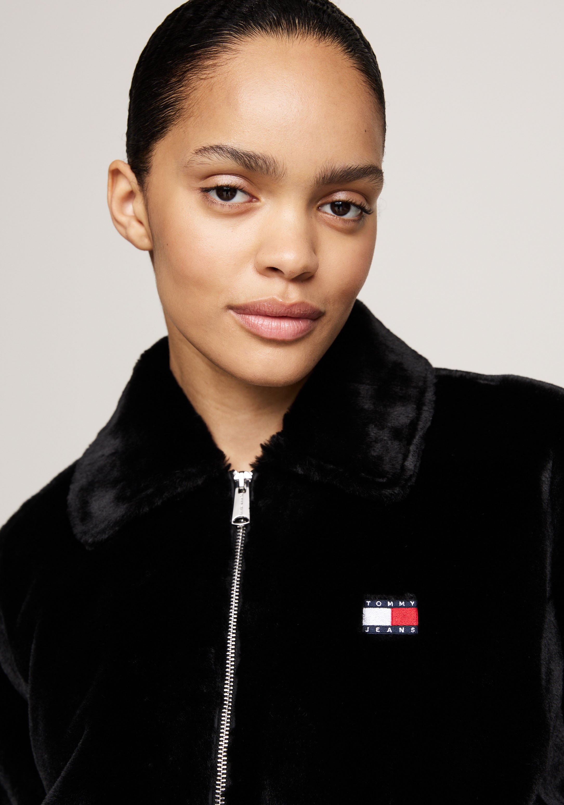 Tommy Jeans Kurzjacke, im flauschigen Design