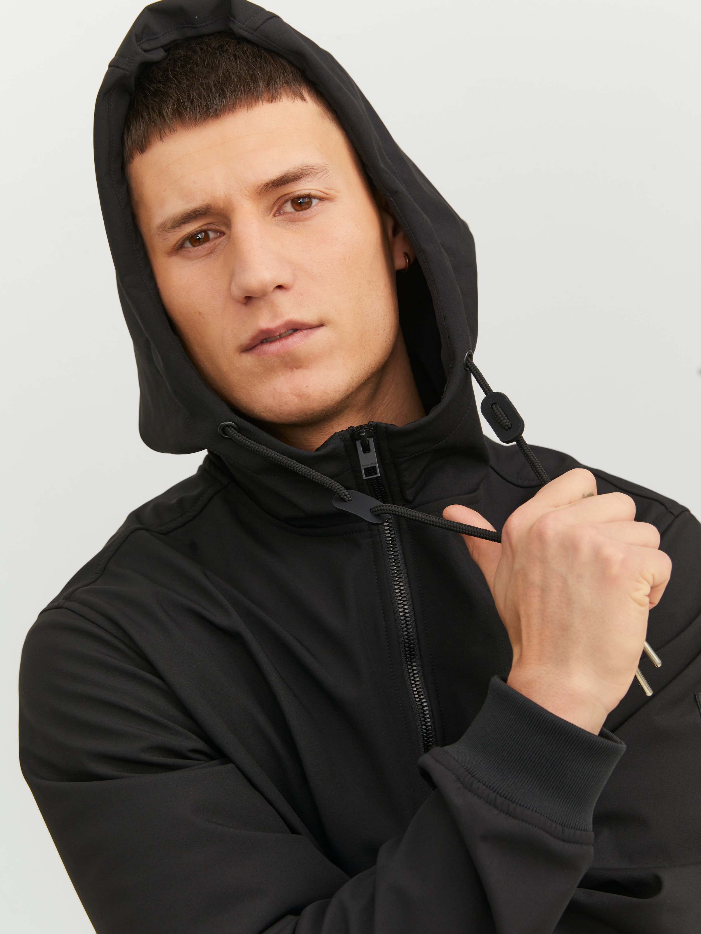 Jack & Jones Softshelljacke »JJEBASIC mit wasserabweisender Funktion« mit Kapuze mit Kordelzug