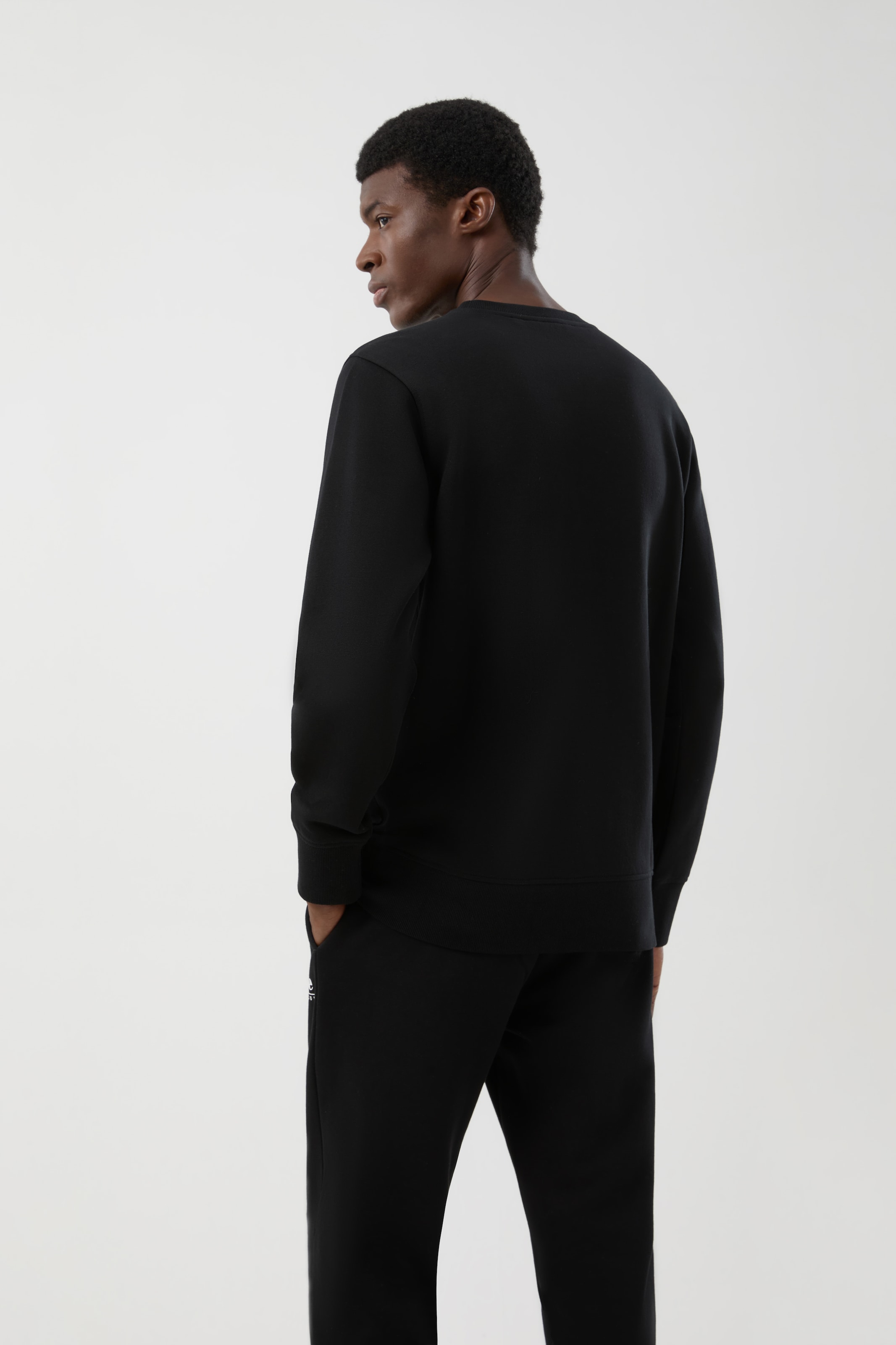 Ellesse Sweatshirt »Darrochi Sweatshirt«, sportlicher Stil, Rundhalsausschnitt, aus Baumwolle und Polyester
