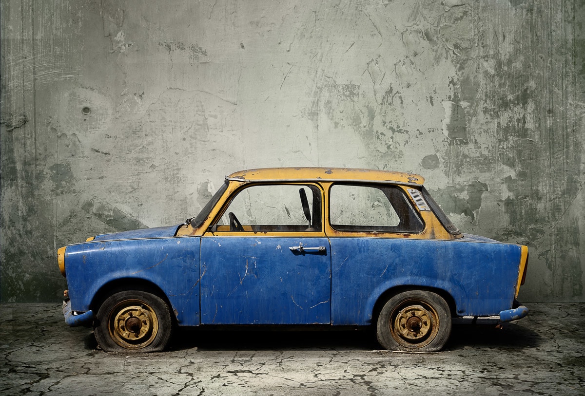 Papermoon Fototapete "Vintage rostiges Auto"
