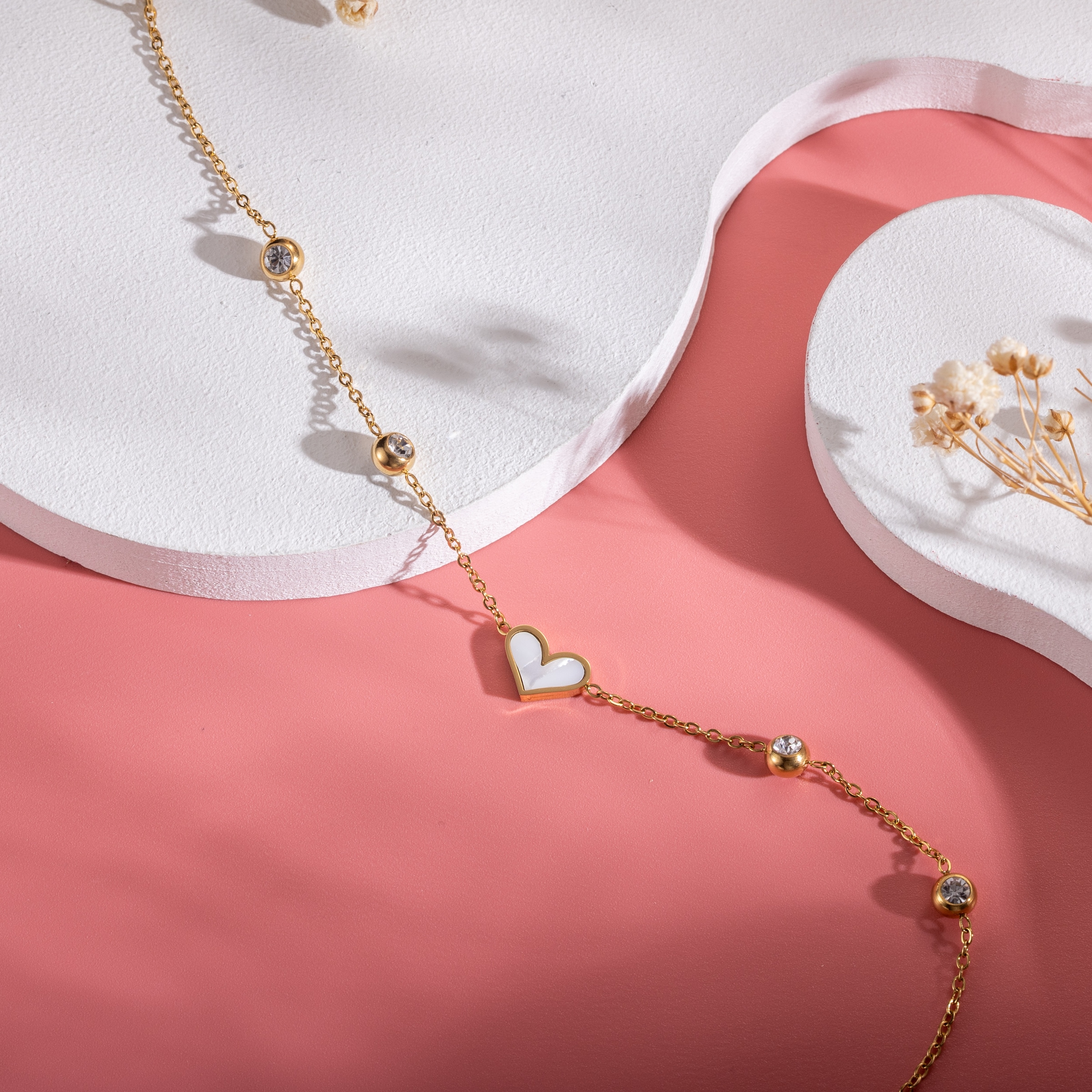 Firetti Armband »Schmuck Geschenk Edelstahl Armschmuck Ankerkettenglieder Liebe Herz« mit Zirkonia (synth.), Naturstein - mit Perlmutt