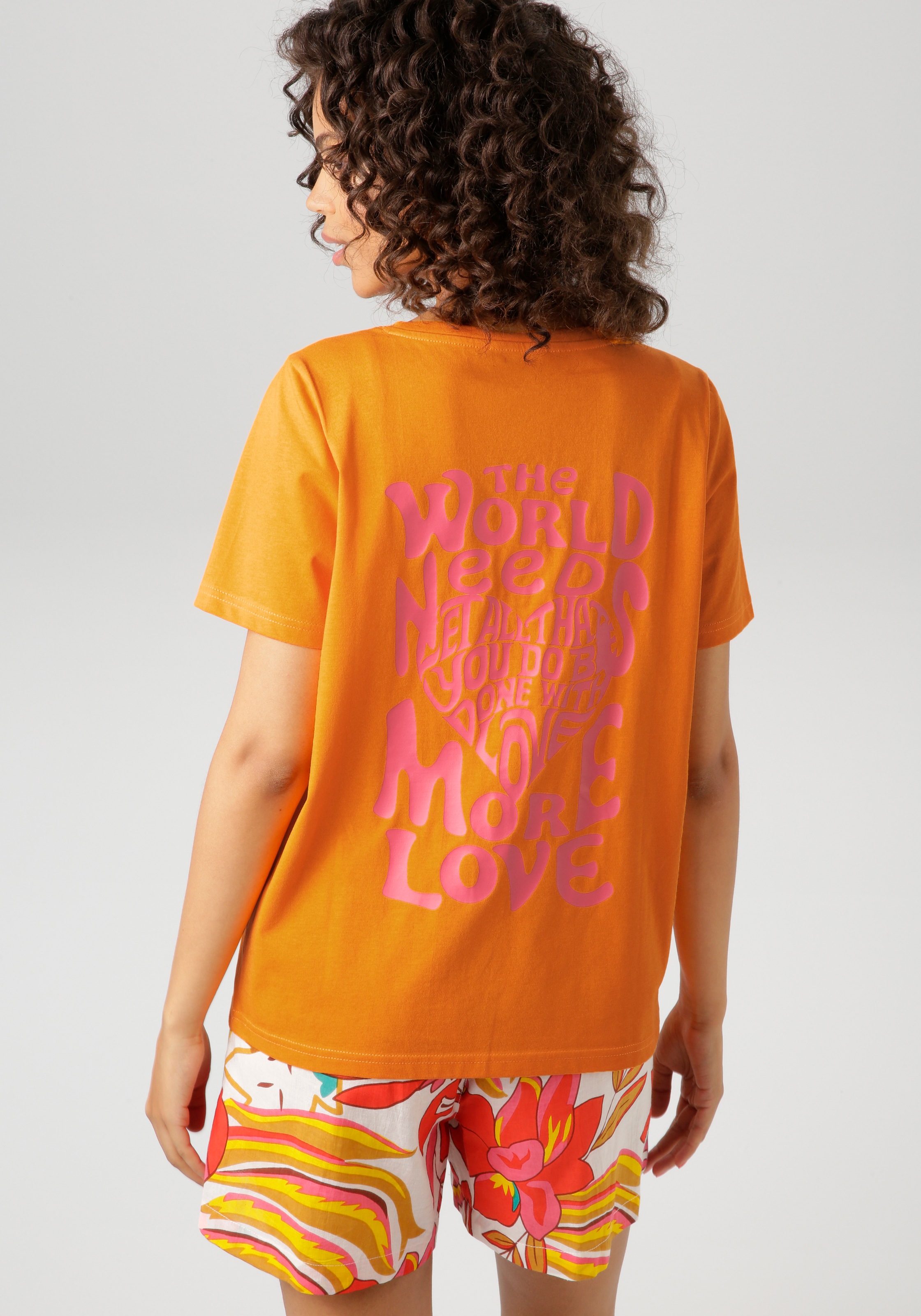 Aniston CASUAL T-Shirt, mit großem Statement-Schriftzug im Rücken günstig online kaufen