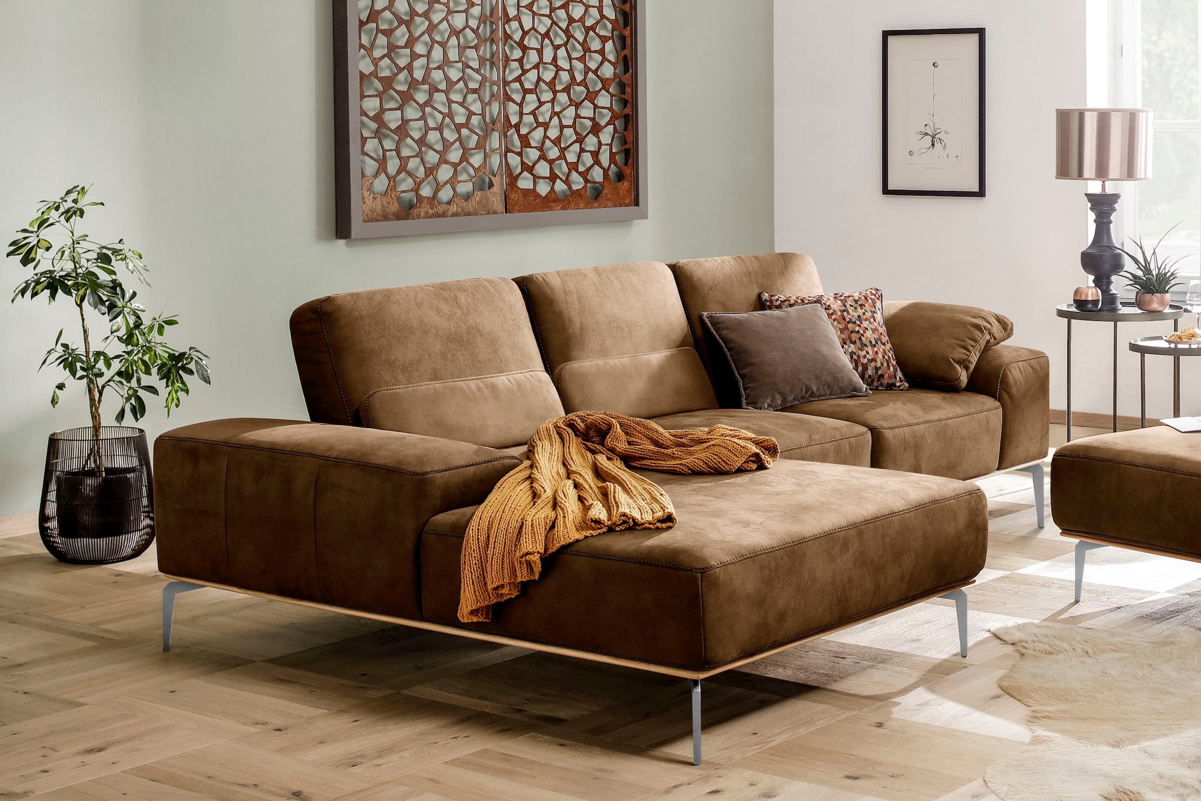 W.SCHILLIG Ecksofa »run, Designsofa mit tollem Sitzkomfort, L-Form«, mit elegantem Holzsockel, Füße in Chrom glänzend, Breite 279 cm