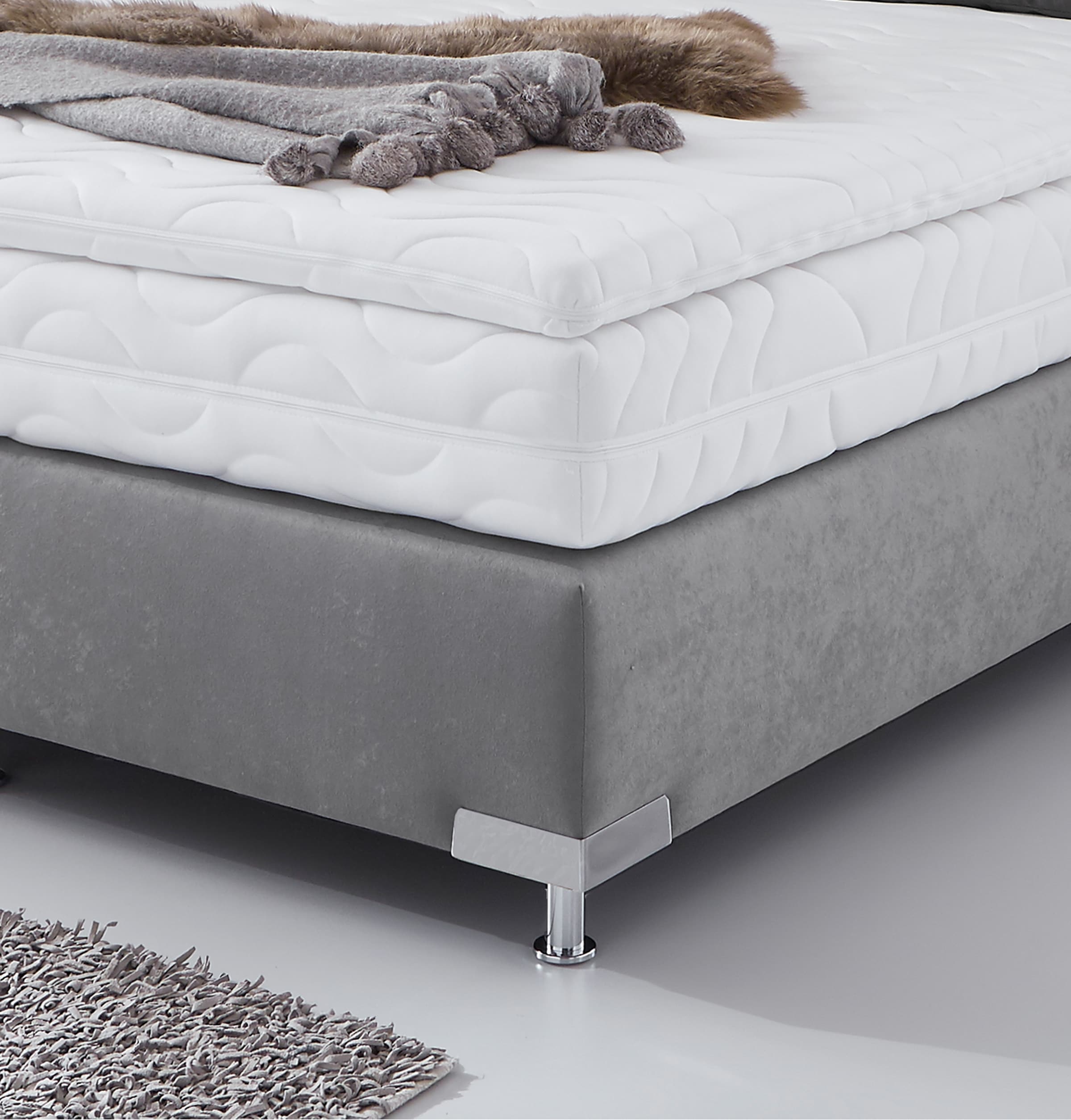Westfalia Schlafkomfort Boxspringbett, mit dekorativen verchromten Eckelementen an der Box