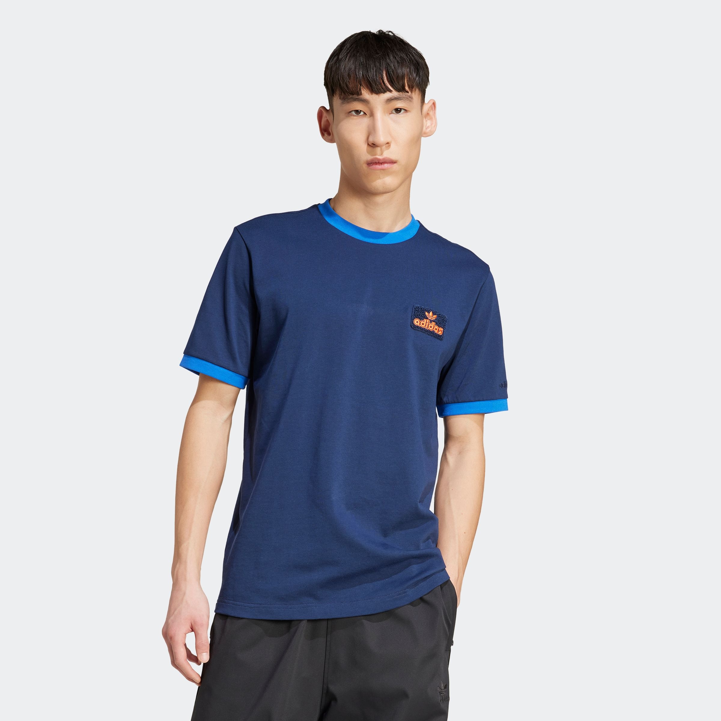 adidas Originals T-Shirt "CONTRAST" mit Kontrastkragen und Bündchen, für Er günstig online kaufen