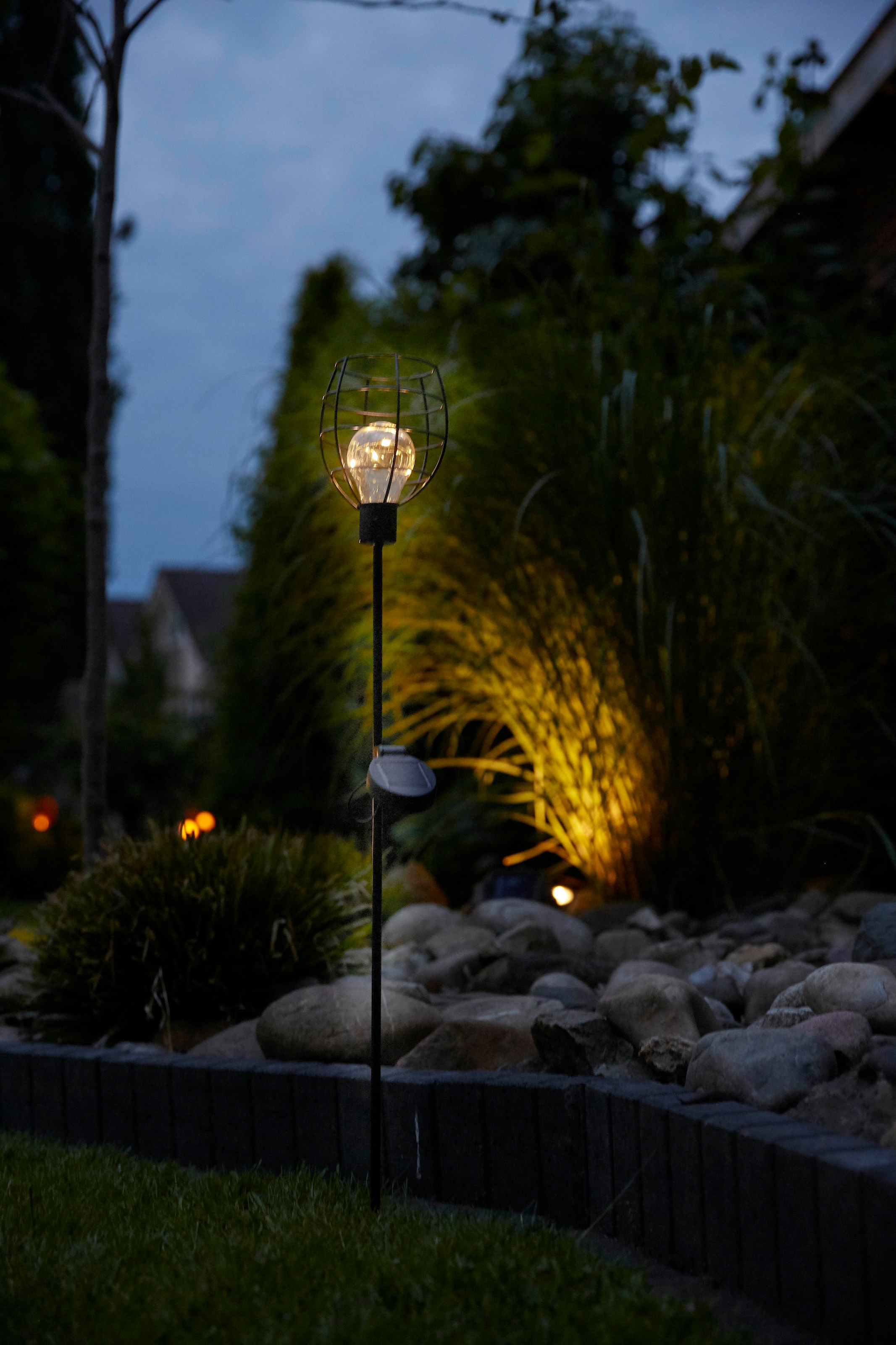 LUXFORM Gartenleuchte »Solar-Erdspieß-Gartenlampe - Bottle - 2 Stück«, Leuchtmittel LED-Modul | LED fest integriert, Dekoratives Gartenornament