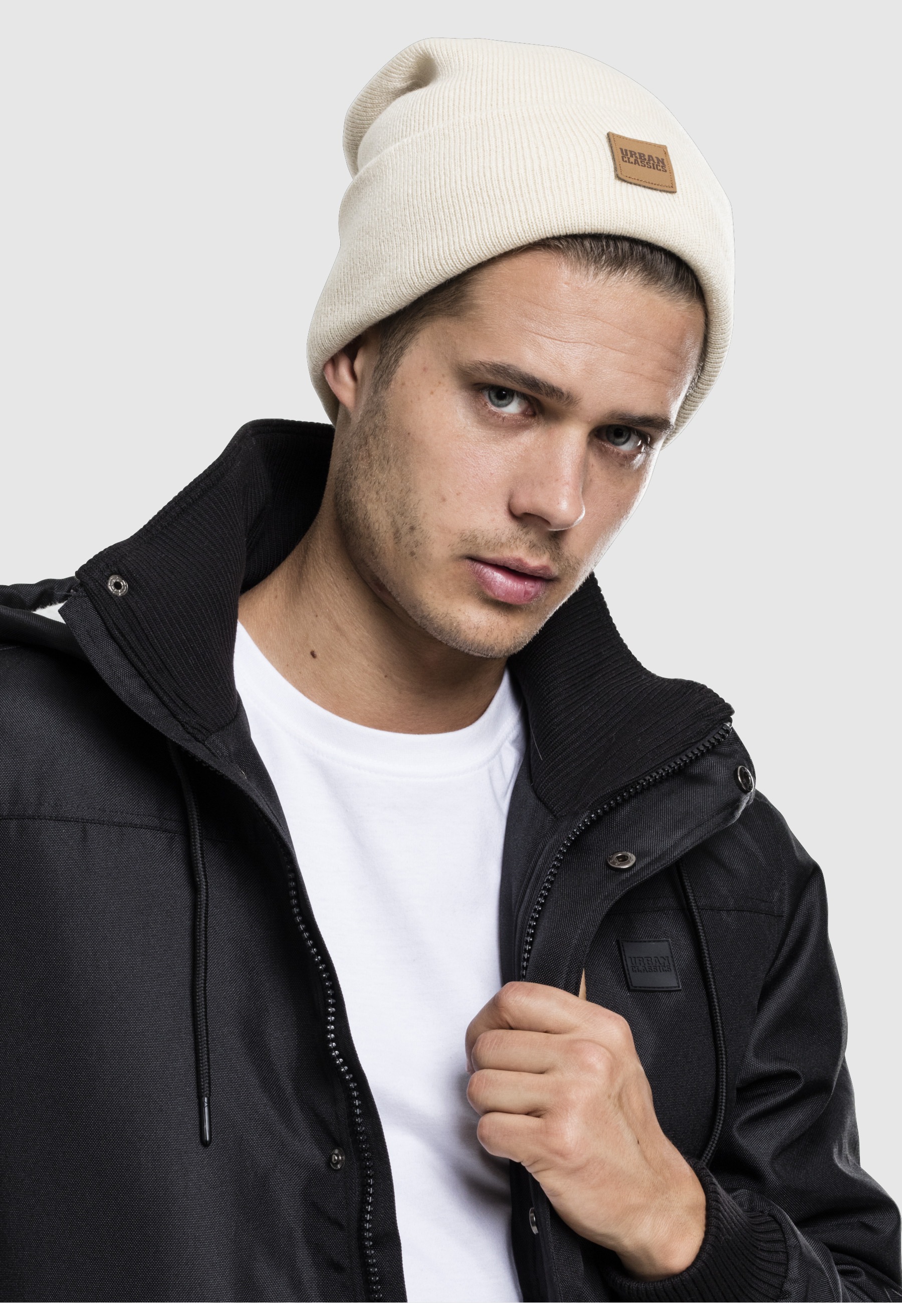 Thumbnail - URBAN CLASSICS Beanie "Urban Classics Unisex Synthetic Leatherpatch Long Beanie" 1 Stk.