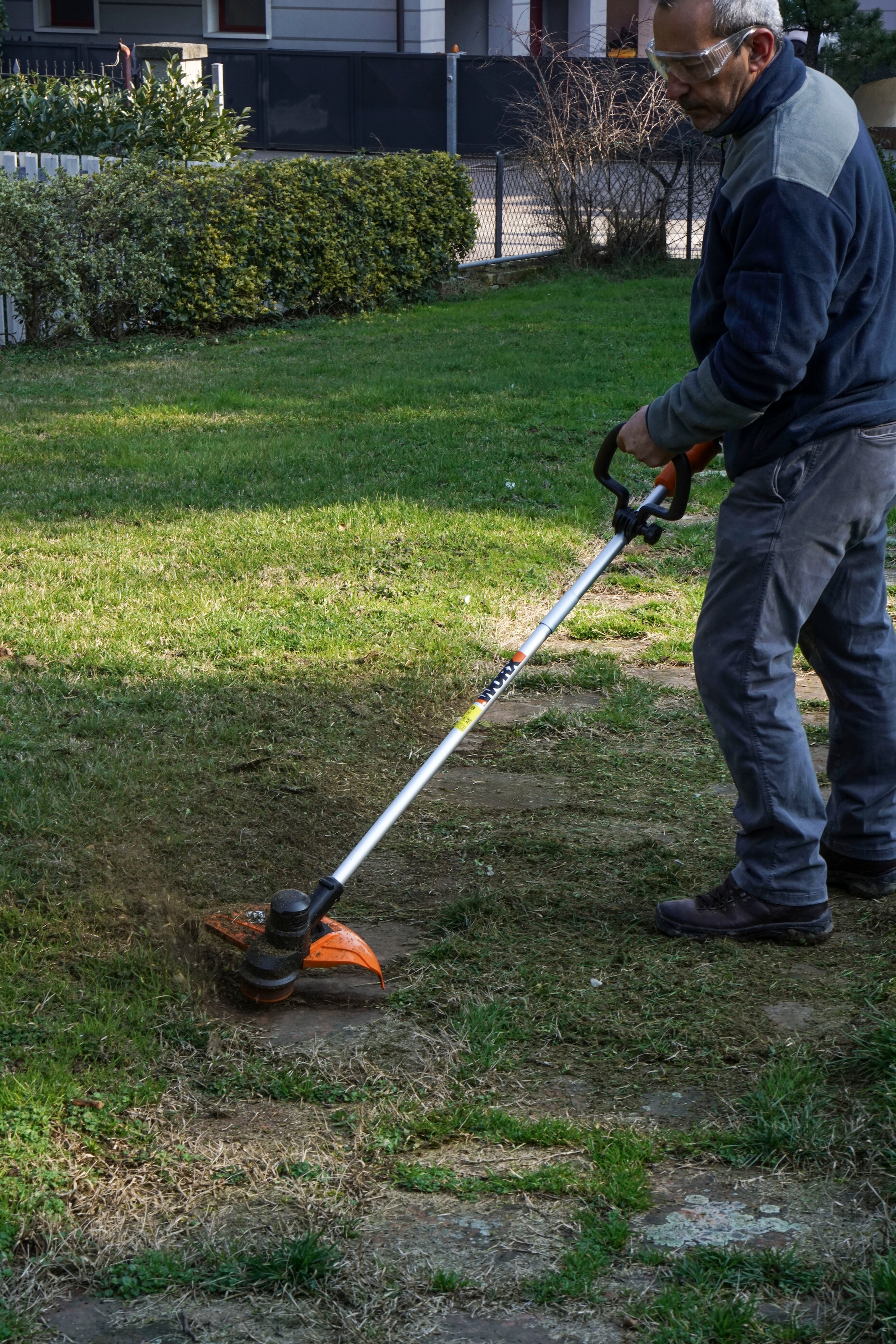 Worx Akku-Rasentrimmer »WG183E«, Doppelfaden, verstellbarer Griff, inkl. 2 Akkus und Ladegerät