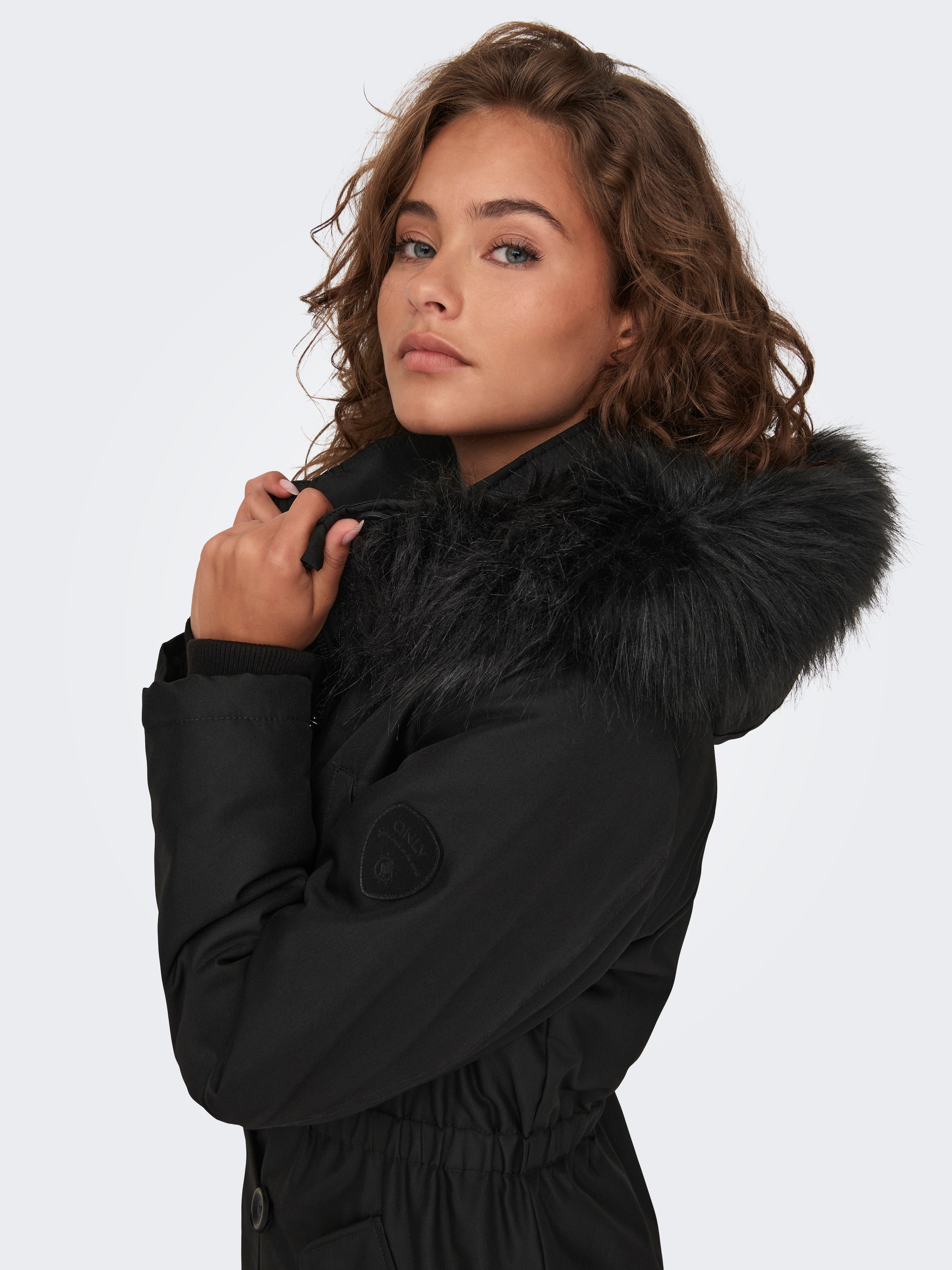 ONLY Parka »ONLIRIS FUR WINTER PARKA LIFE CC OTW«, mit Kapuze, mit verdeckter Knopfleiste