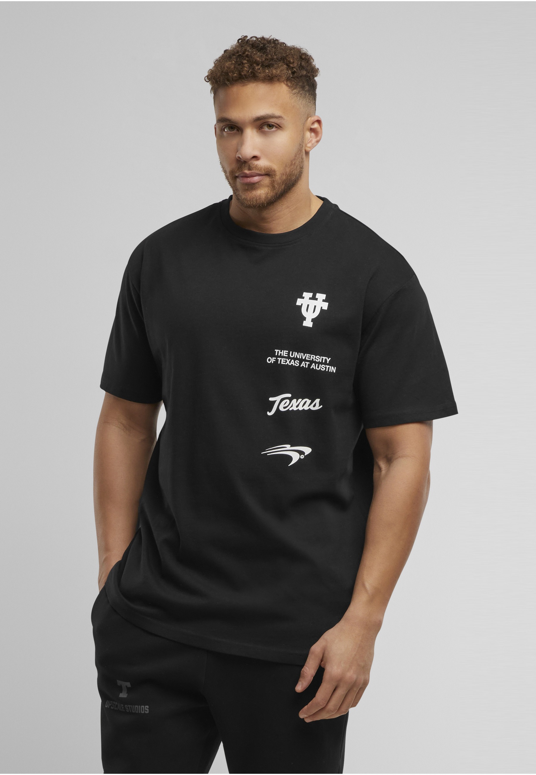 Thumbnail - Upscale by Mister Tee T-Shirt "Upscale by Mister Tee Texas Longhorns Leather Oversize Tee" 1 Stk.