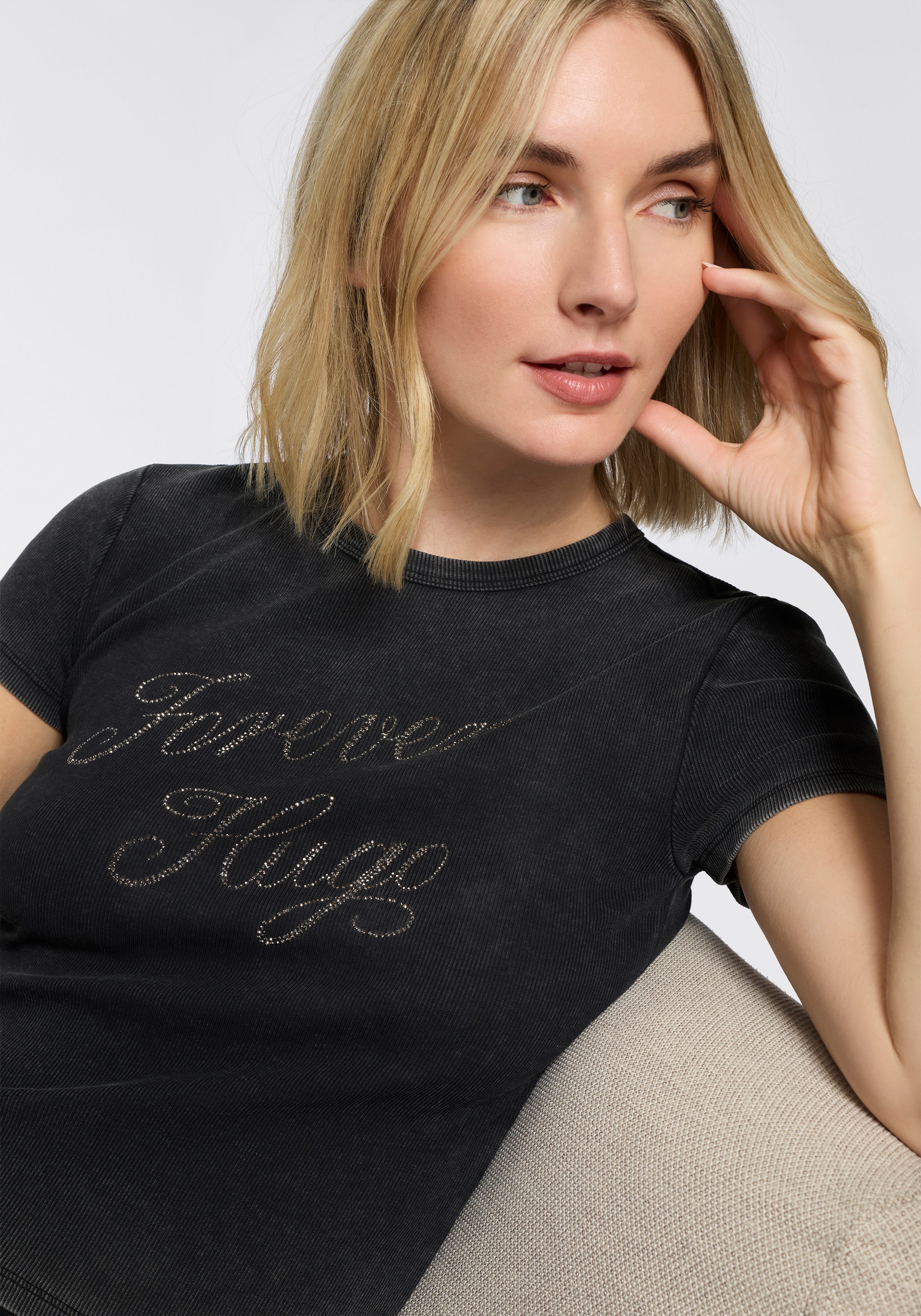 Thumbnail - HUGO Blue T-Shirt "Dever" mit Schriftzug vorn, Rundhals