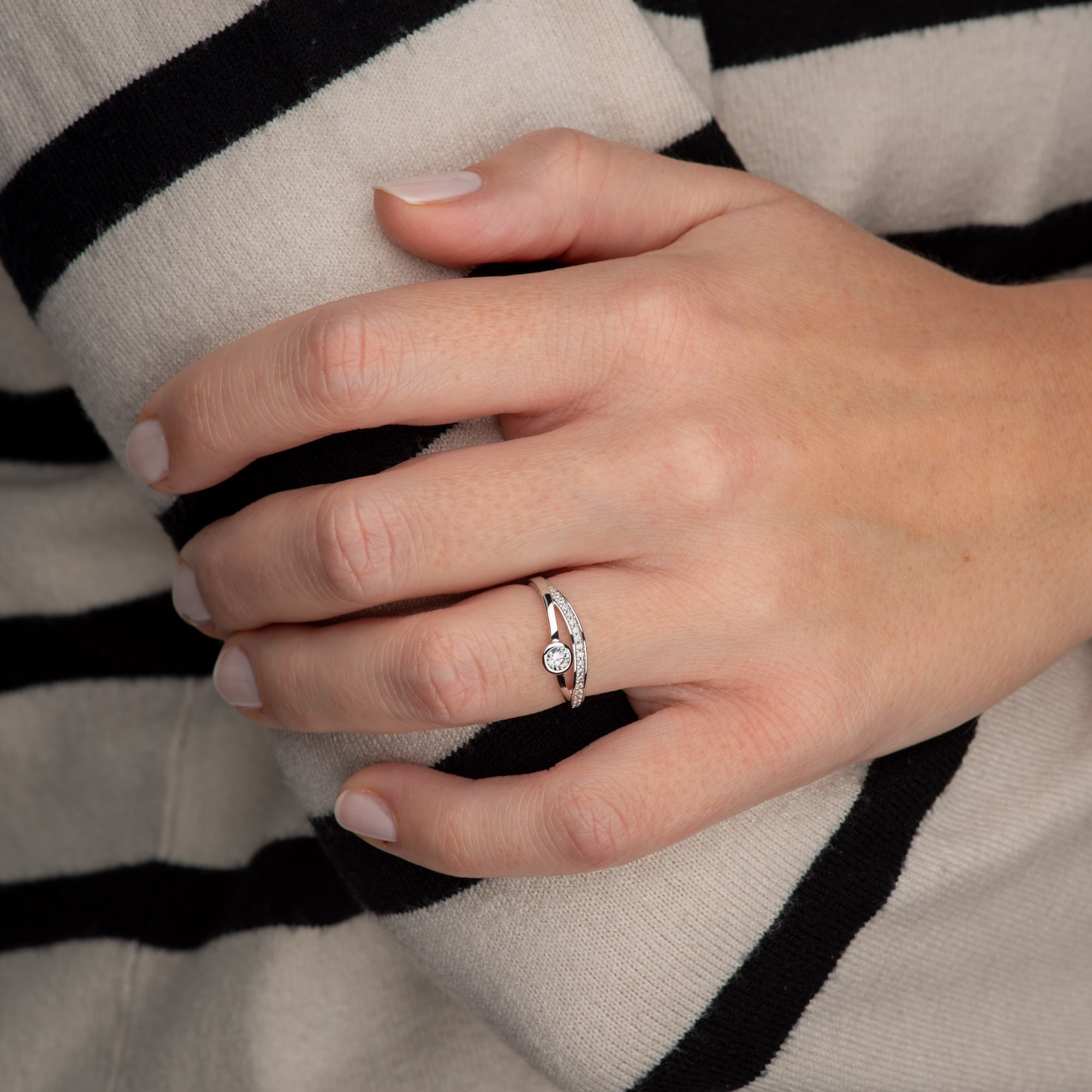 Orolino Fingerring »333/- Weißgold glanz synth. Zirkonia«