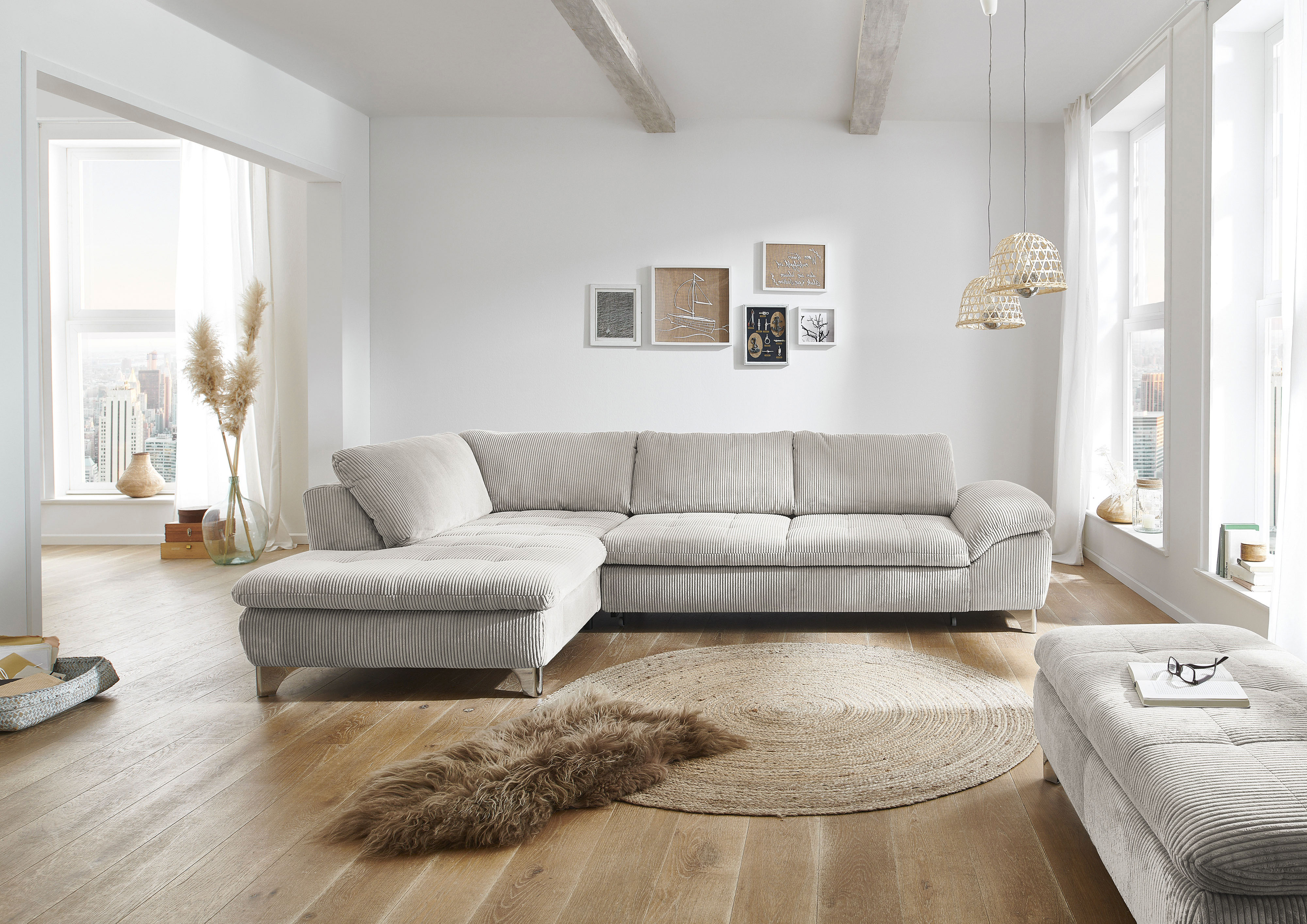 Die PlanBar Ecksofa "Ottomane MP-IN14007 L-Form, Breite 306 cm" wahlweise mit Schlaffunktion und verstellbaren Kopfstützen, in Cord