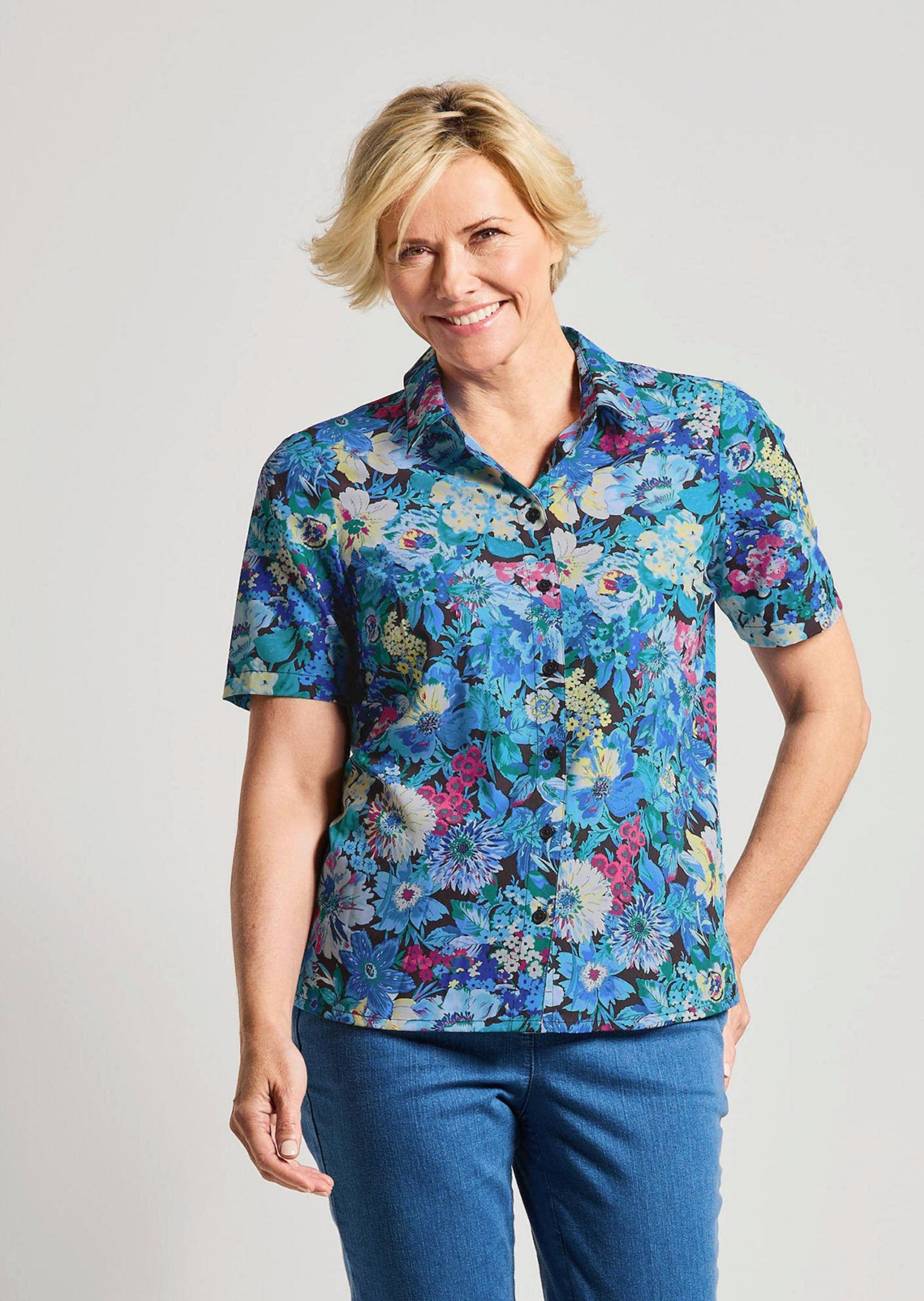 Hemdbluse GOLDNER "Kurzgröße Blusenshirt mit floralem Print", Damen, Gr. 19, blau (blau, gemustert), Obermaterial: 100% Polyester PES., gerade, Blusen Hemdbluse, keine 3