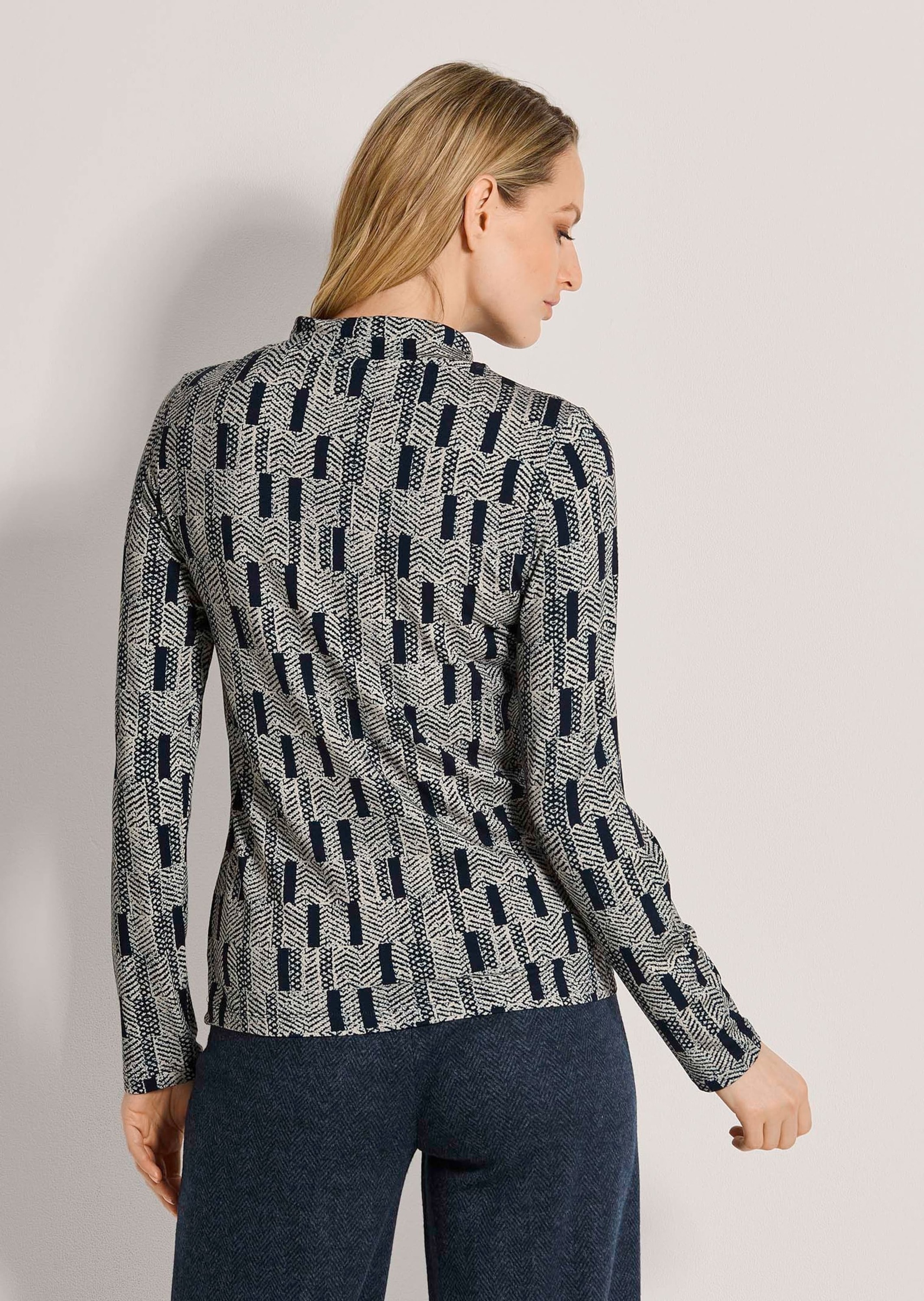 MADELEINE Langarmshirt »Shirt Sportives Grafikshirt mit Stehkragen«
