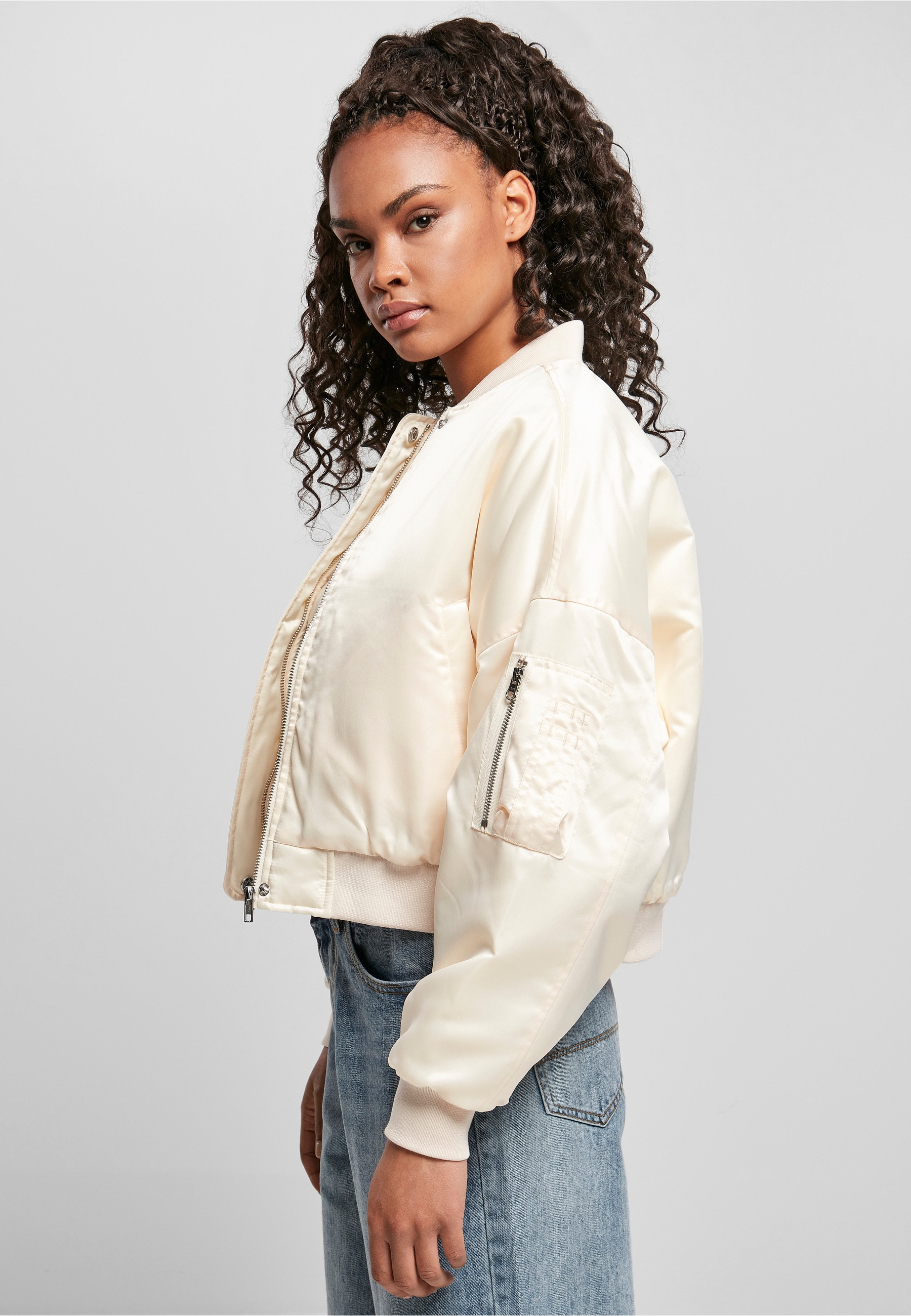 URBAN CLASSICS Bomberjacke »Urban Classics Damen Ladies Short Oversized Satin Bomber Jacket« 1 Stk. tlg. ohne Kapuze