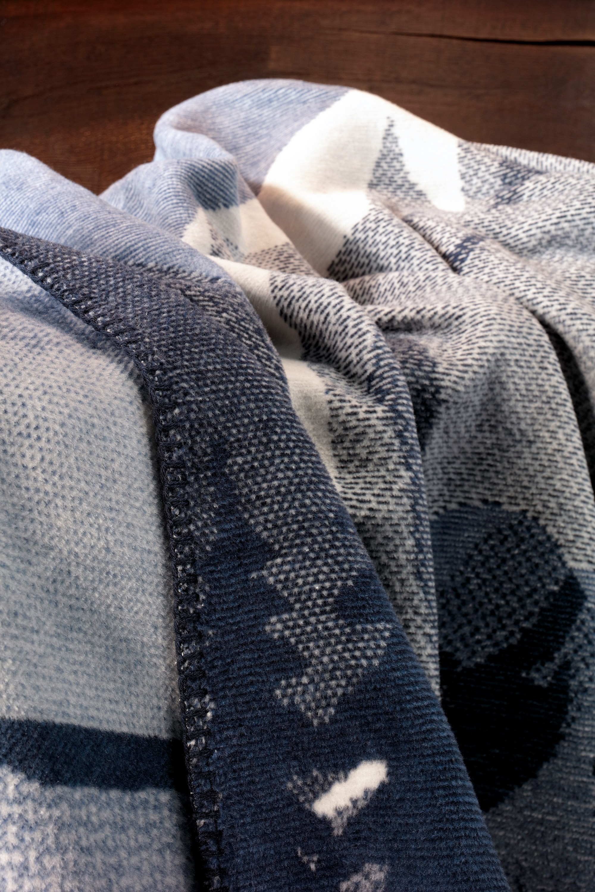 Biederlack Wohndecke »Snow Flow« die passende Kuscheldecke zum Lieblingshobby