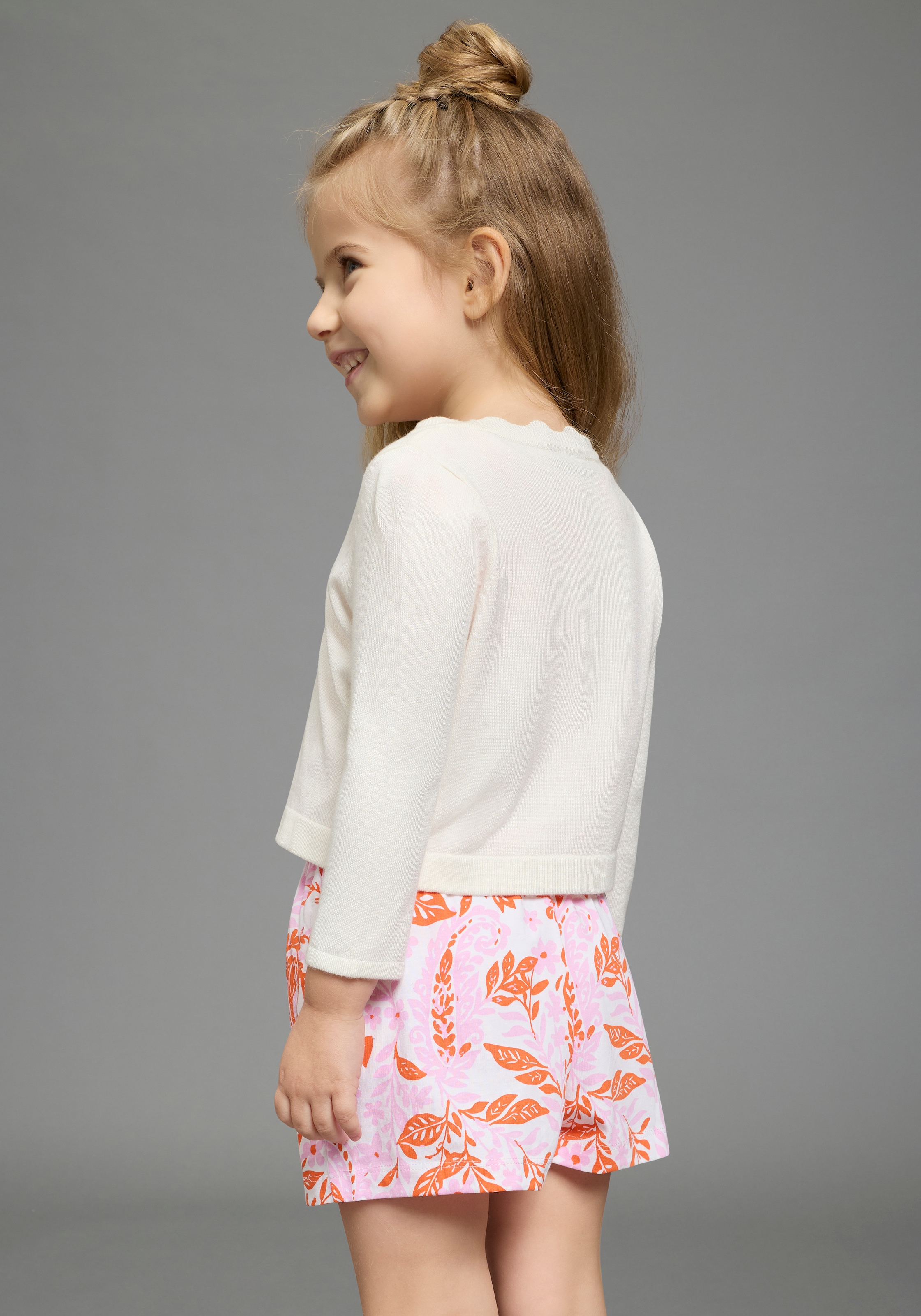 KIDSWORLD Strickjacke »Strickjacke mit schöner Wellenkante« 1-Knopf-Form, Langarm, aus Feinstrick