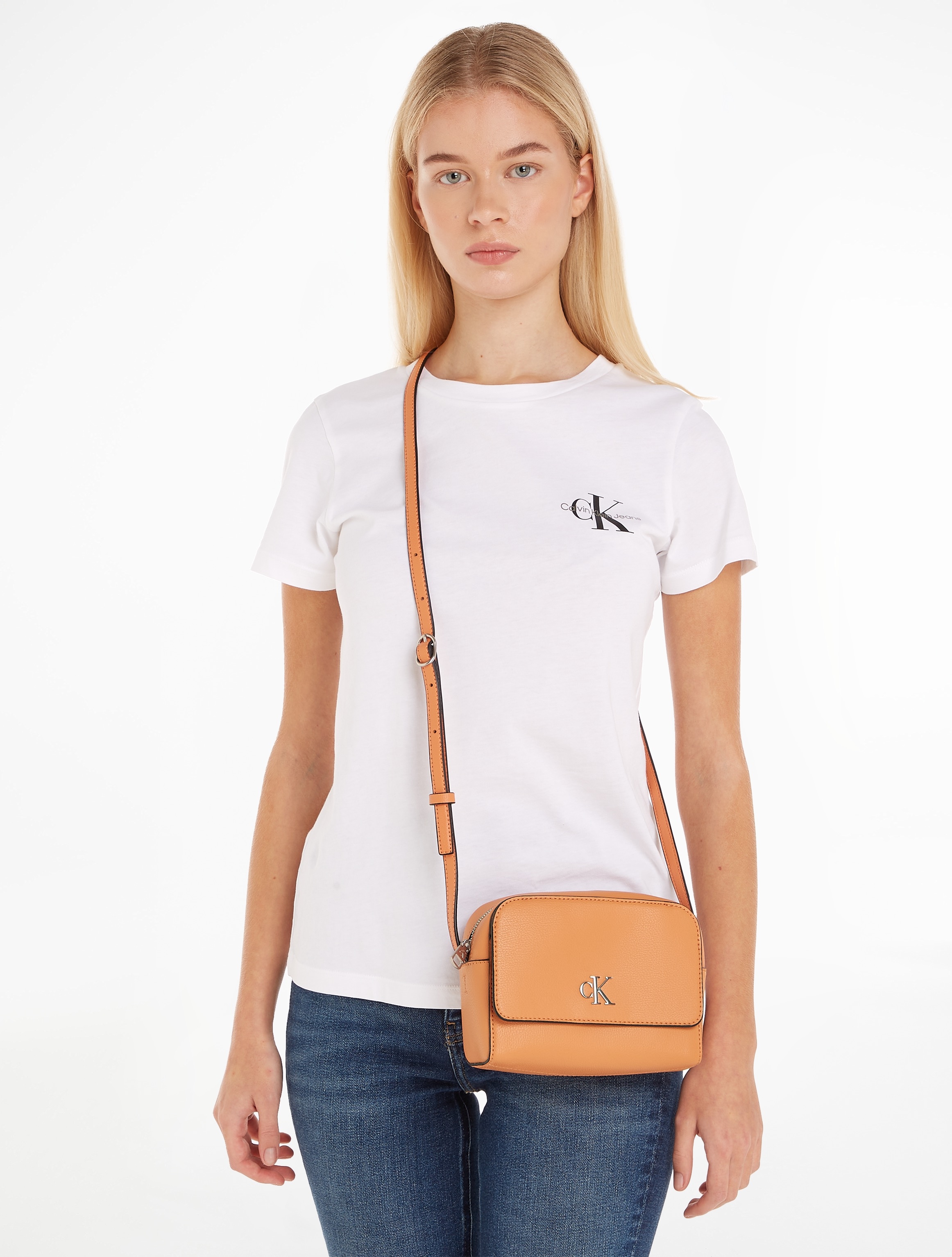 Calvin Klein Jeans Umhängetasche "MINIMAL MONOGRAM CAMERA BAG18", Handtasch günstig online kaufen