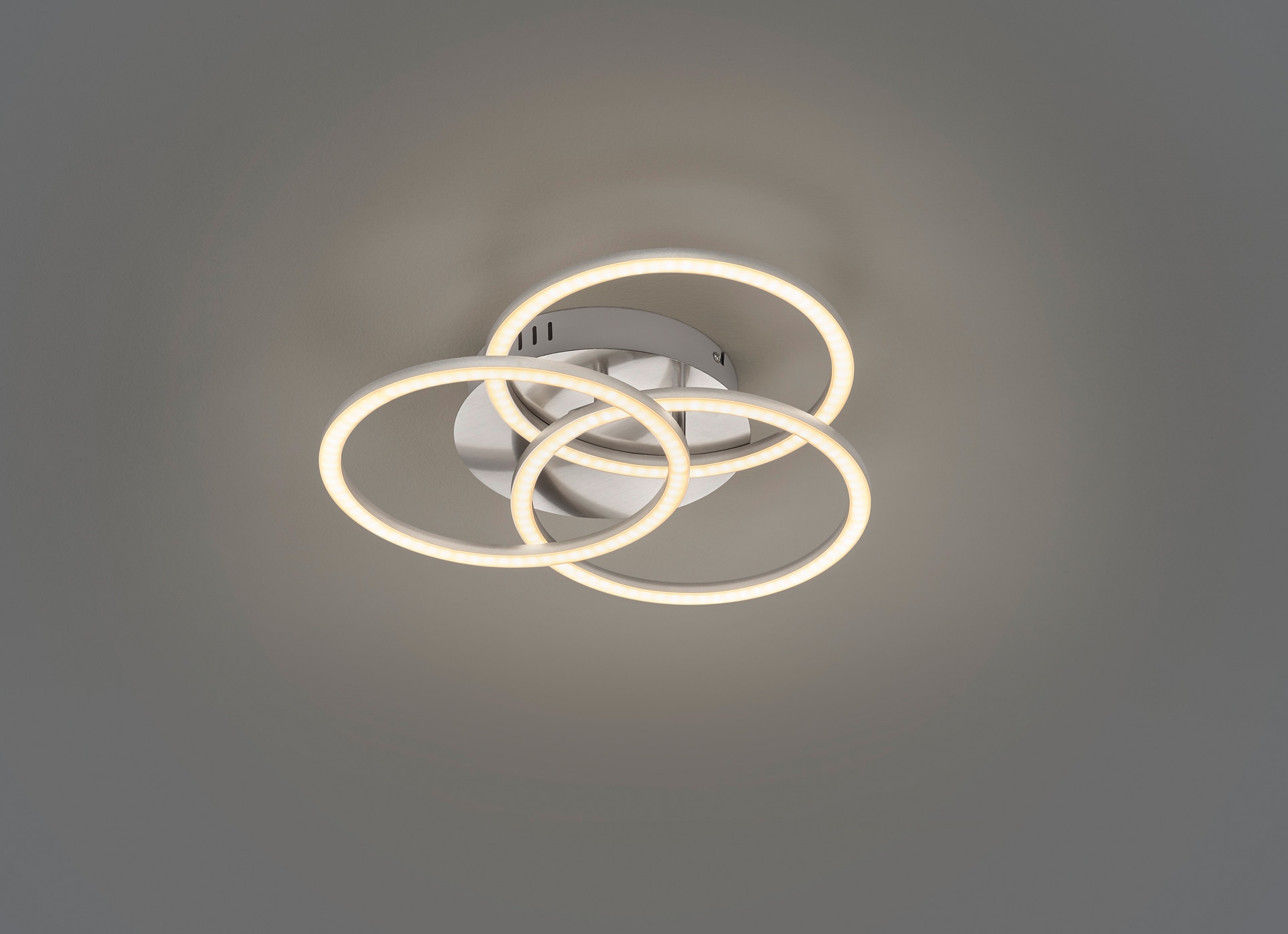 TRIO Leuchten LED Deckenleuchte »Circle«, 1 flammig-flammig, Deckenlampe Nickel matt mit schwenkbaren Ringen / inkl. Fernbedienung
