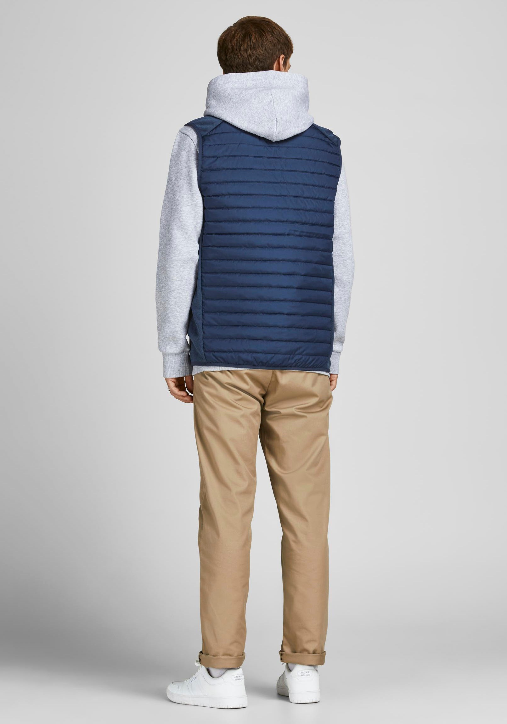 Jack & Jones Steppweste "JJEMULTI mit Logoprint, hohem Kragen und Eingrifft günstig online kaufen