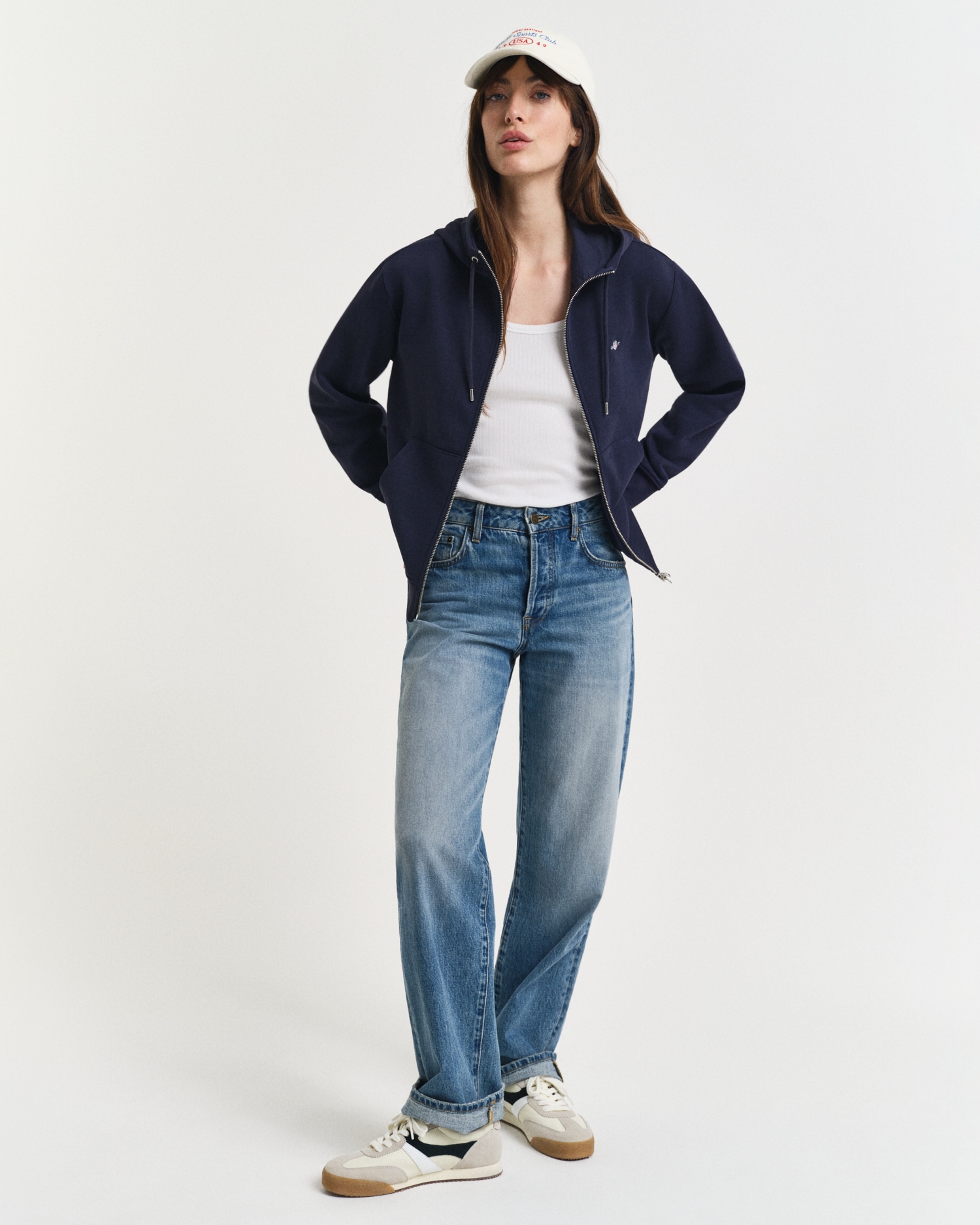 Gant Kapuzensweatjacke »SHIELD ZIP HOODIE«, Grafische GANT-Stickerei auf der Brust