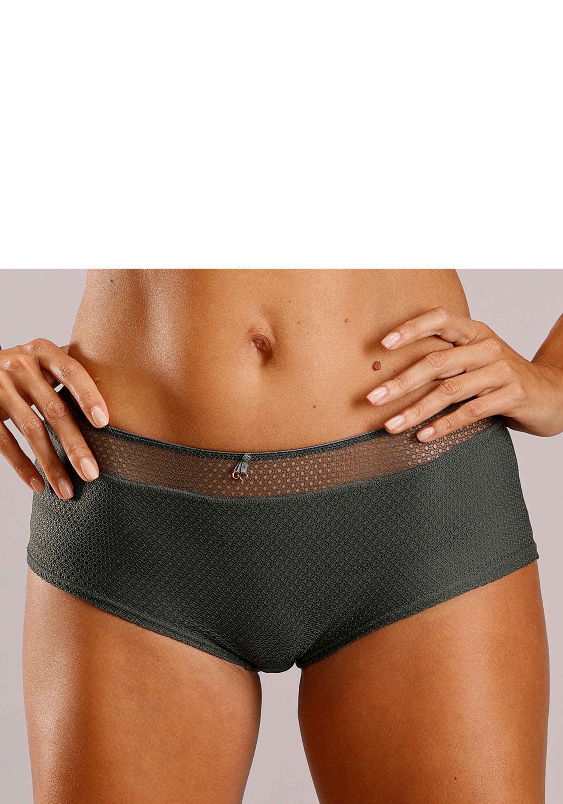 Nuance by Lascana Panty mit feiner Zierschleife und Schmuckaccessoire