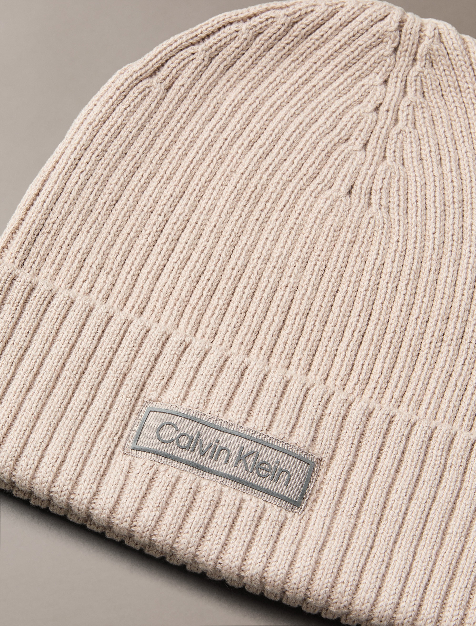 Calvin Klein Strickmütze »PATCH CHUNKY RIB COTTON BEANIE«, Perfekt für den Alltag