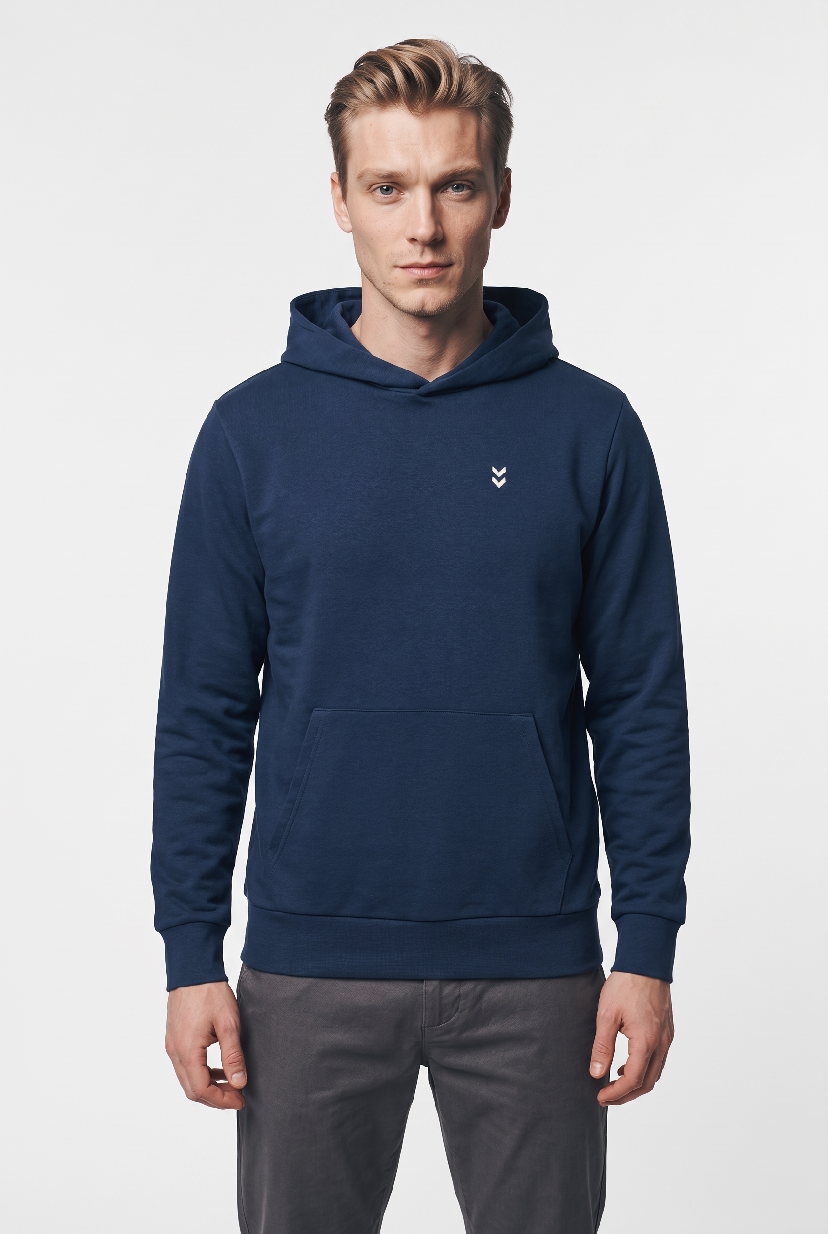 hummel Kapuzensweatshirt »HMLPULSE SWEAT HOODIE«, mit gesticktem Chevron-Logo, aus weichem Sweatstoff
