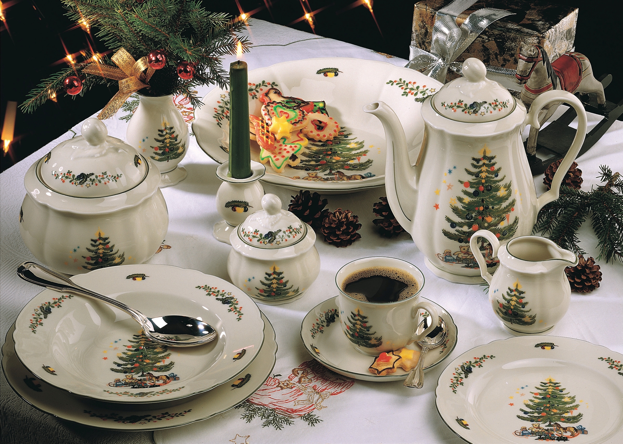 Seltmann Weiden Kaffeeservice »Geschirr-Set, Service Marie-Luise, Advent, Weihnachten«, (Set, 18 tlg.), Tassen, Teller, Untertassen, Made in Germany, 18 Teile, für 6 Personen