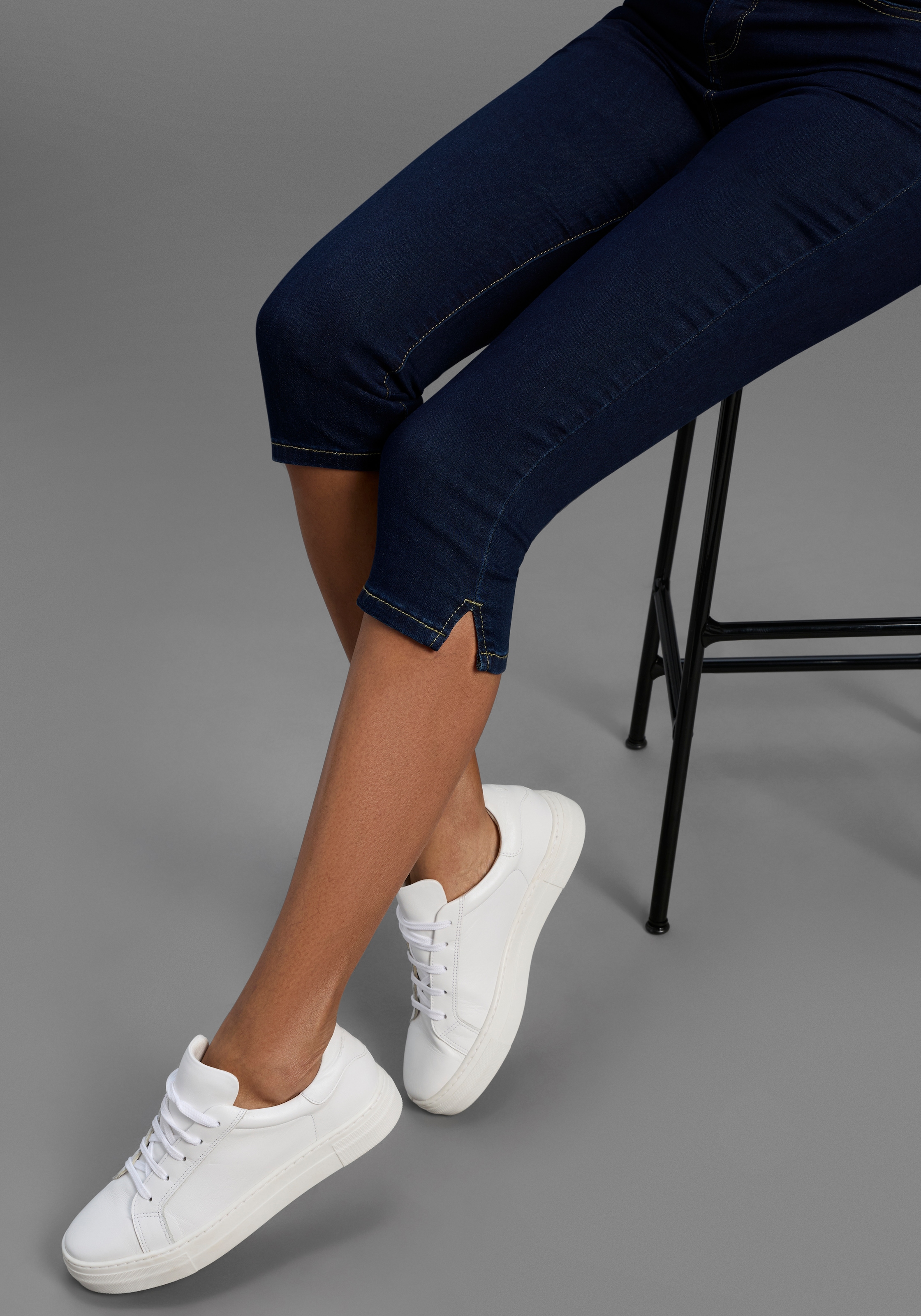 Arizona Caprijeans »Ultra-Stretch«, extra-enger Schnitt, modischer Beinabschluss mit Schlitz