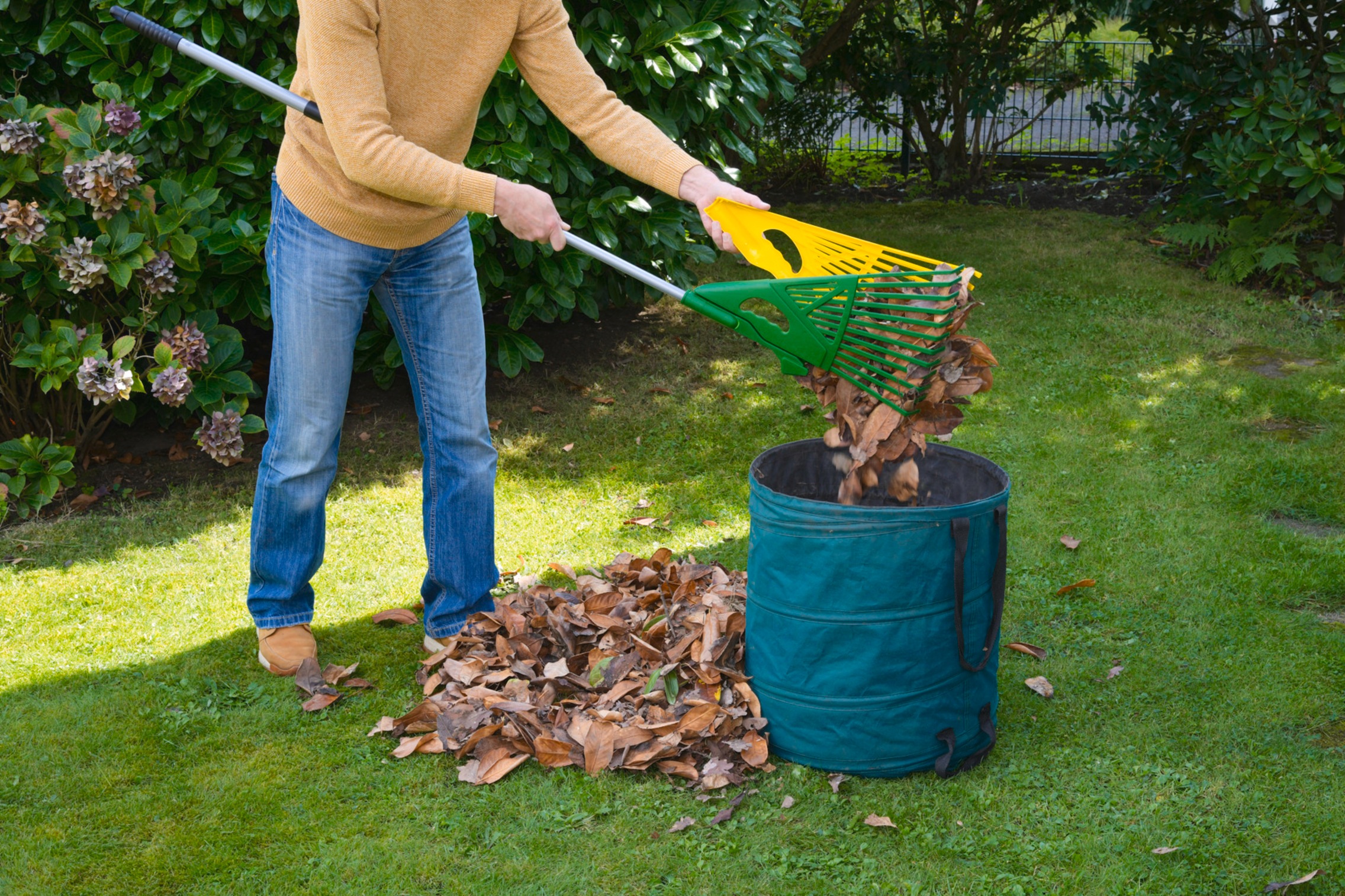 Thumbnail - Maximex Rechen "Laubrechen 3in1" mit Teleskopstiel, extra breite Aufnahmefläche, beidhändig nutzbar