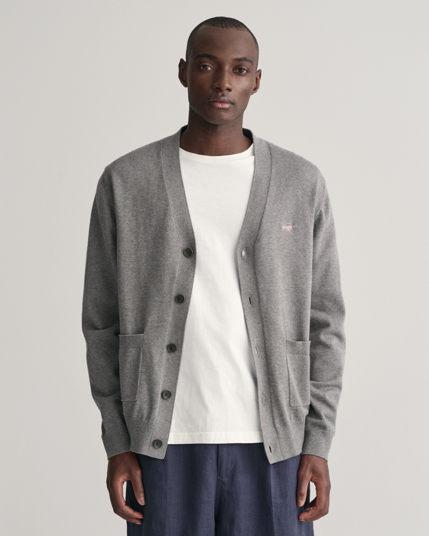 Gant Strickjacke "CLASSIC COTTON V-CARDIGAN", Grafische GANT-Stickerei auf günstig online kaufen