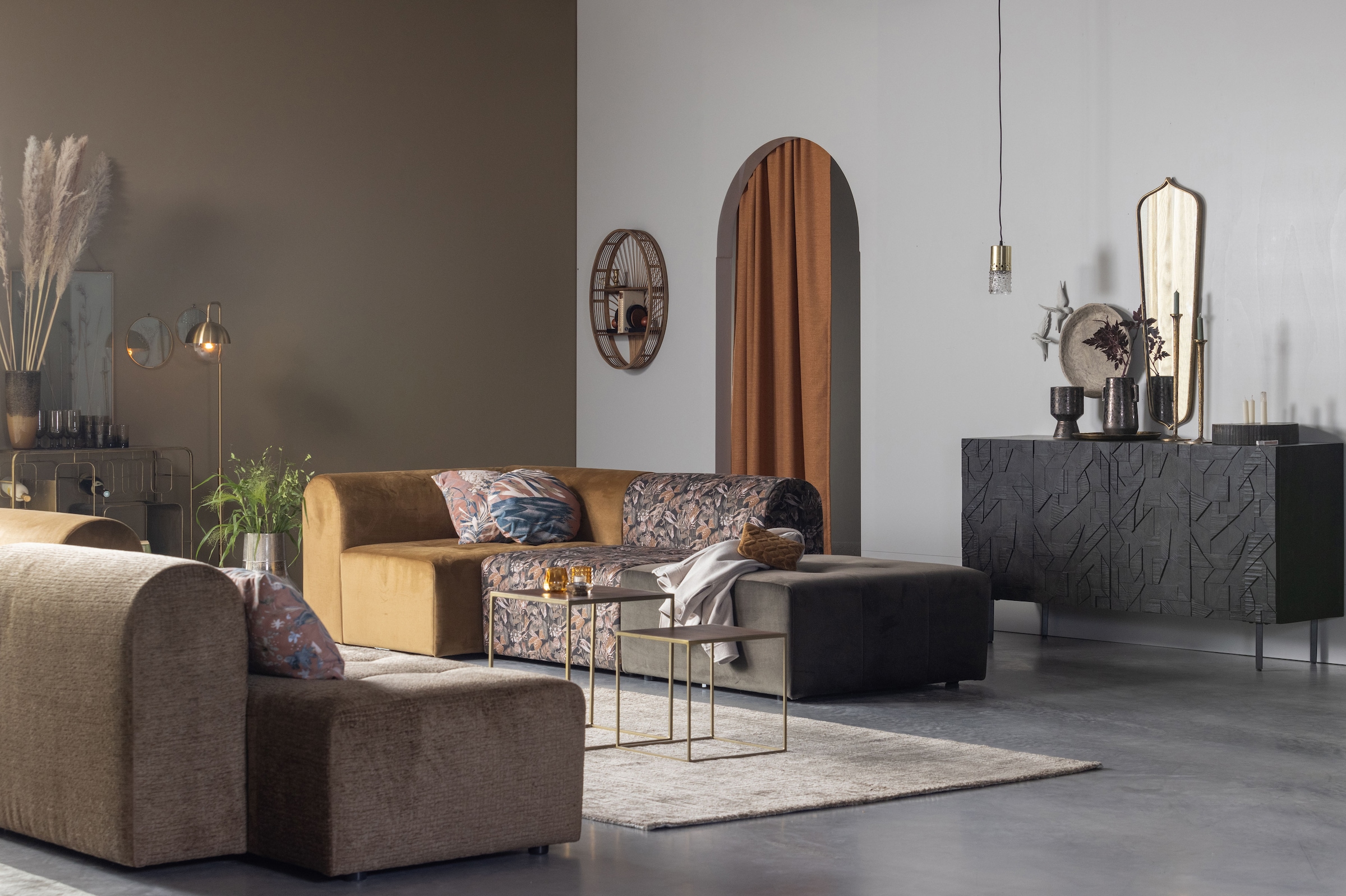 WOOOD Sideboard »Counter mit Massivmangoholz und gefrästen Türen B 160 x T 40 x H 83 cm« Tragkraft 10 kg pro Einlegeboden, Dämpfung Funktion