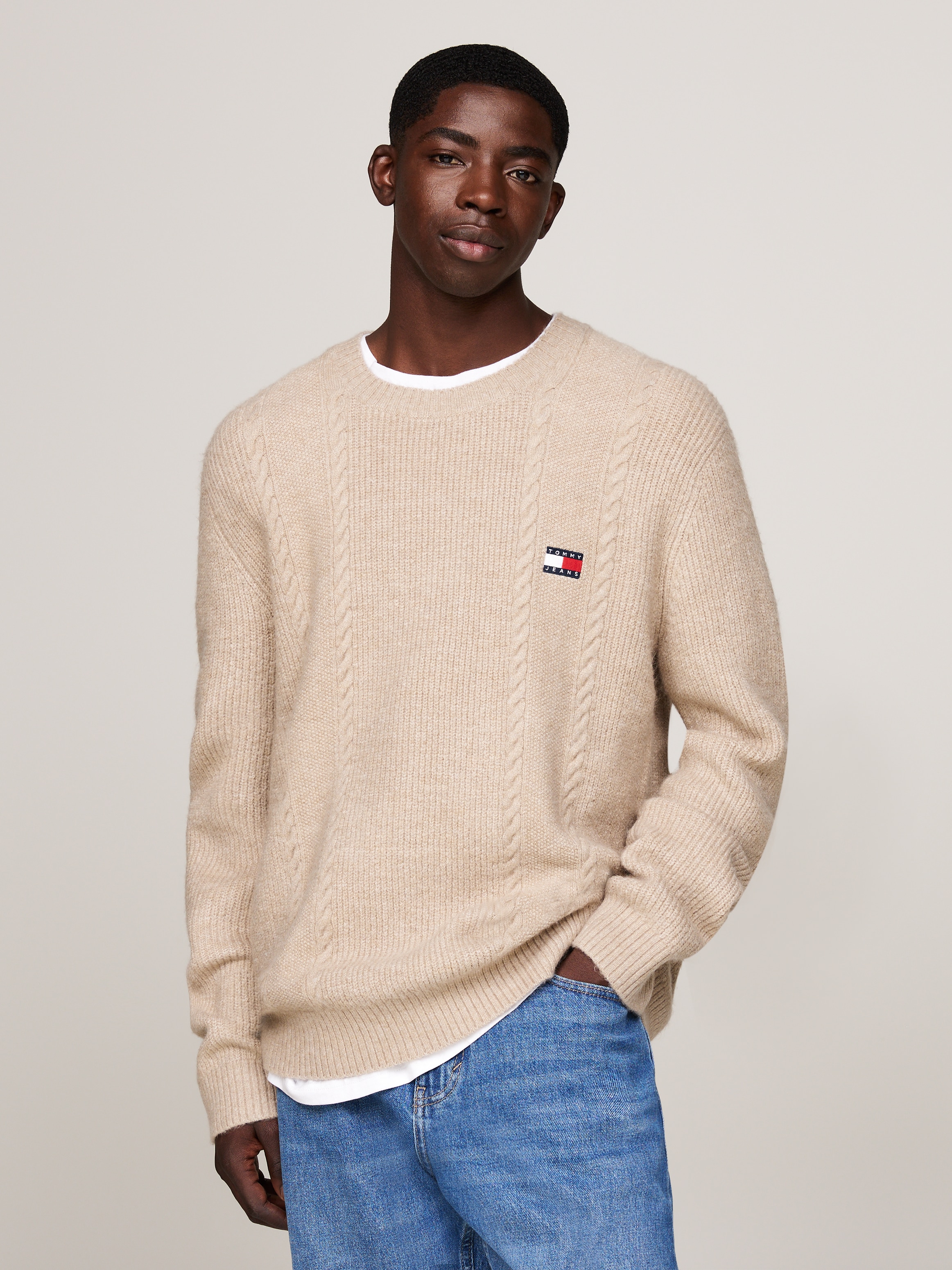 Tommy Jeans Sweatshirt "TJM SLIM CABLE KNIT CNECK", mit bestickten Markenlo günstig online kaufen