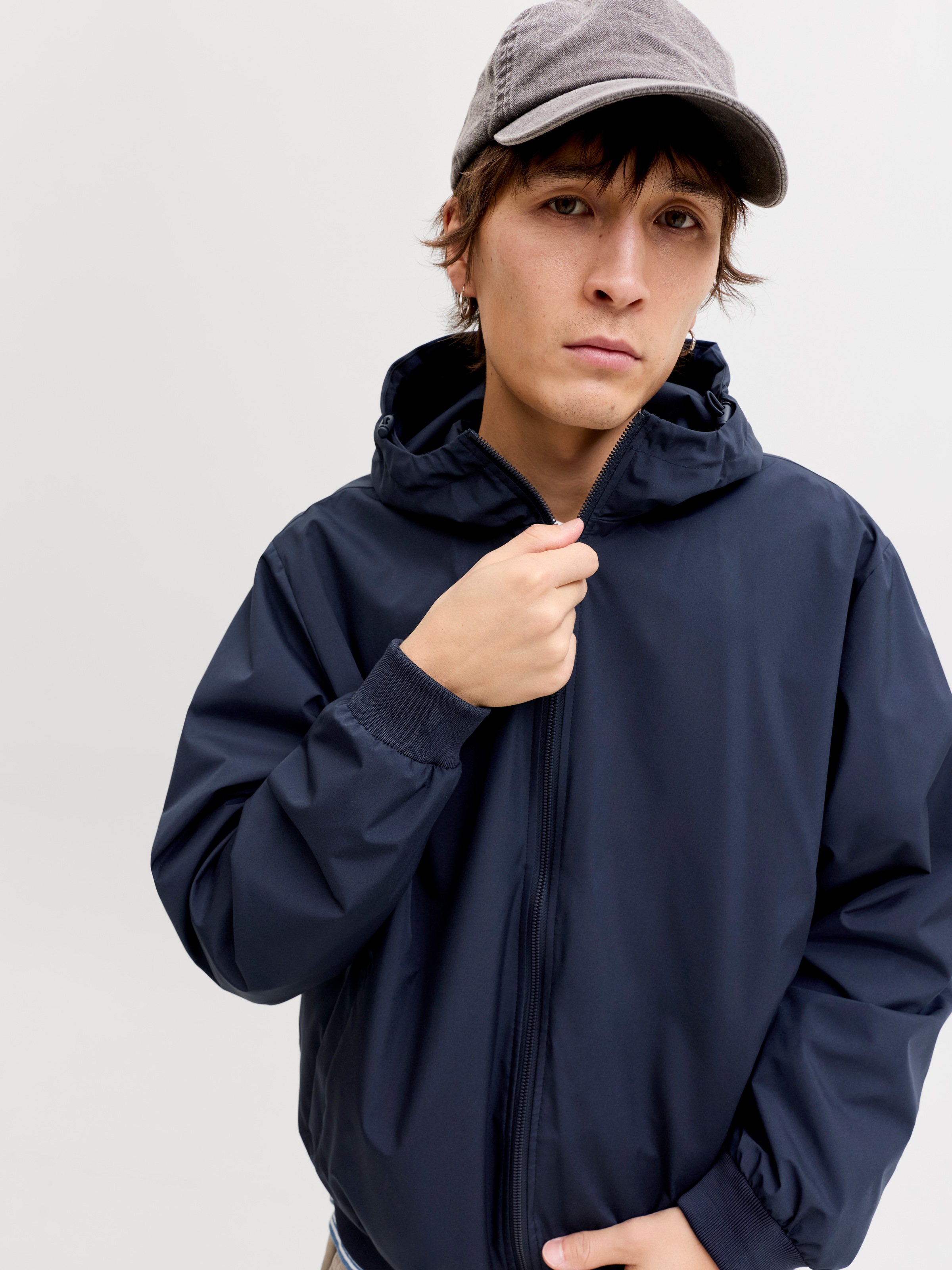Jack & Jones Blouson "JJECHARGE LIGHT JACKET HOOD NOOS" mit Kapuze mit Kapu günstig online kaufen