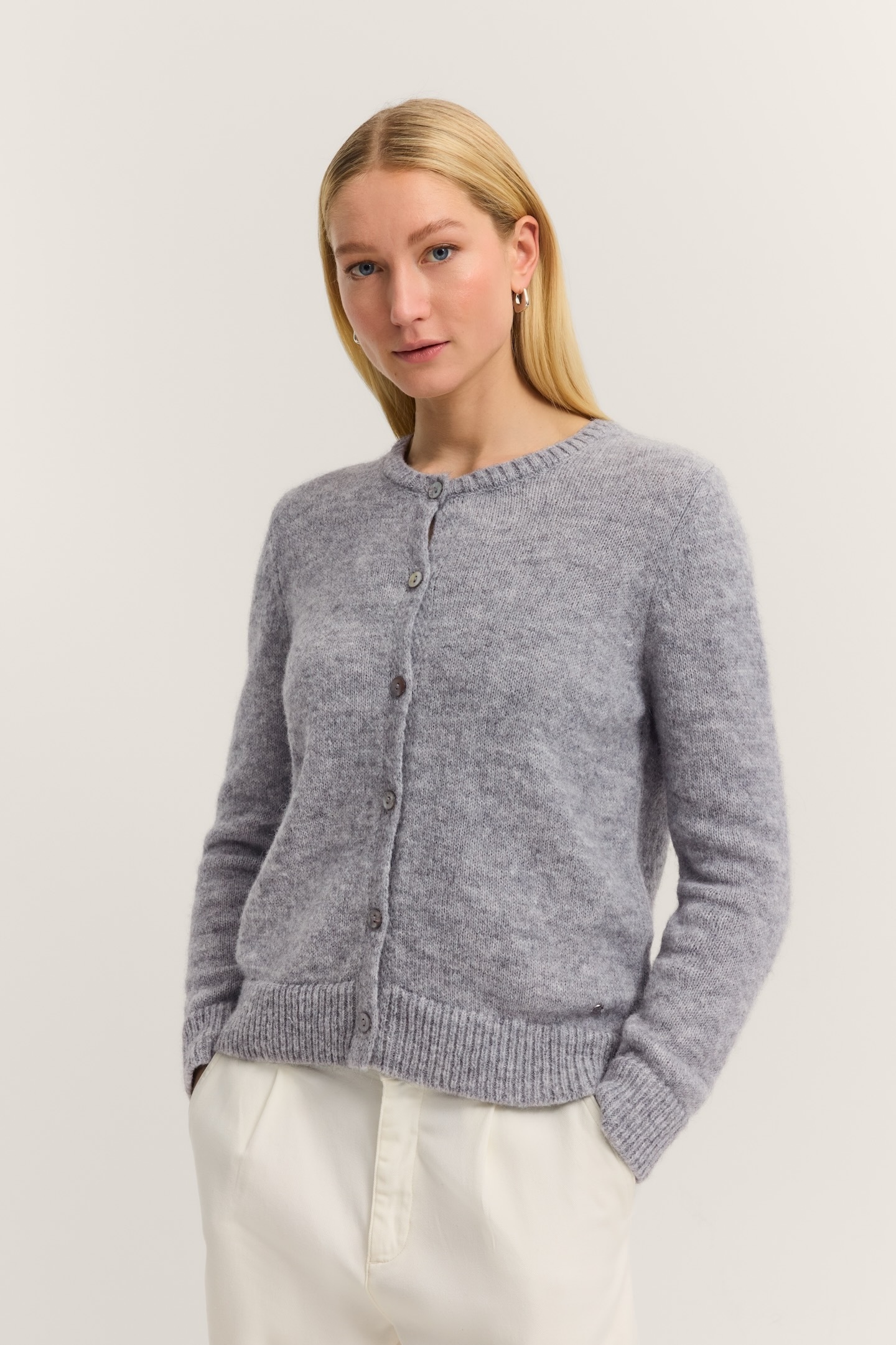 bugatti "Weich & warm" mit Rundhals & Knopfleiste