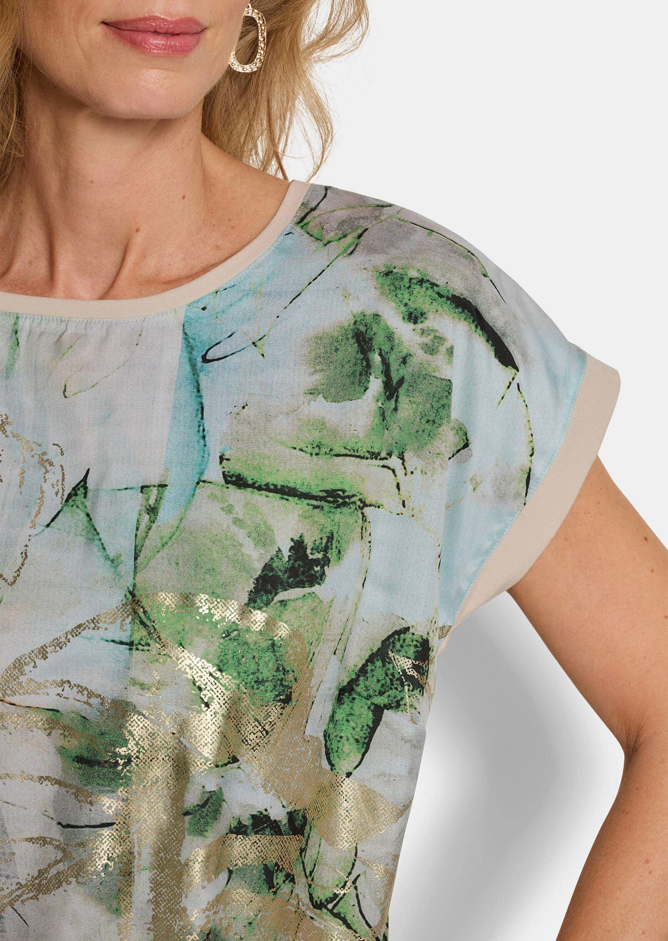 GOLDNER Print-Shirt »Kurzgröße Druckshirt mit Folienprint« Rückteil aus elastischem Jersey