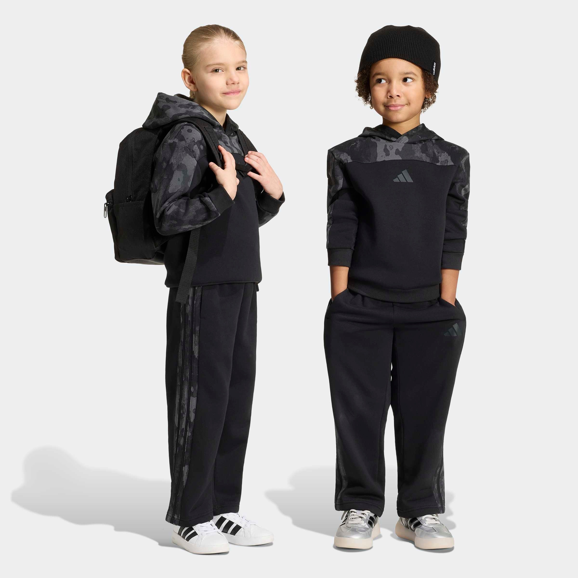Jungen Trainingsanzug "SEASONAL ESSENTIALS FLEECE, KLEINKINDER", 116, schwarz, ADIDAS SPORTSWEAR, Obermaterial: 70% Baumwolle, 30% Polyester,